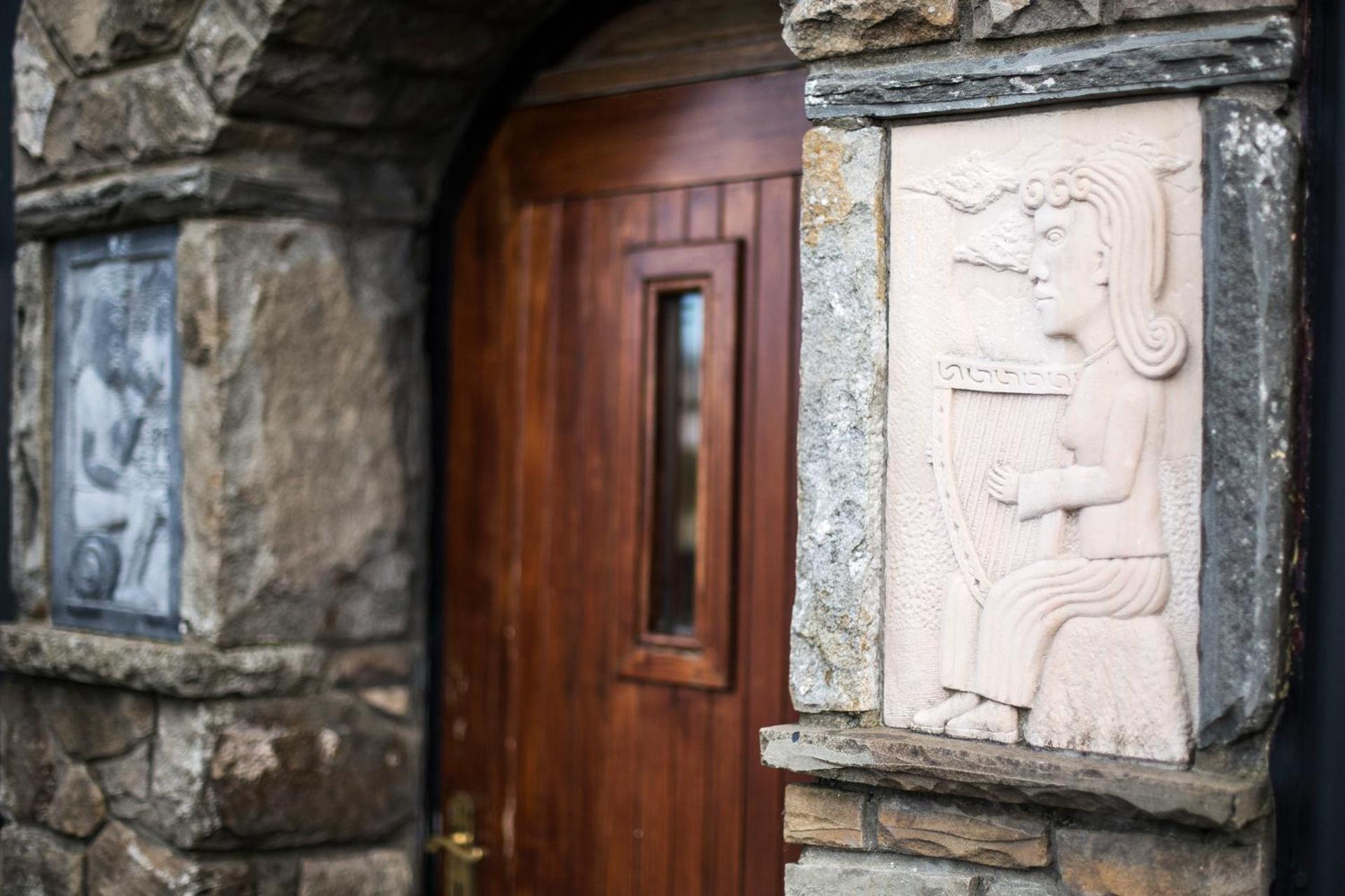 Maddens Bridge Bar & Guesthouse