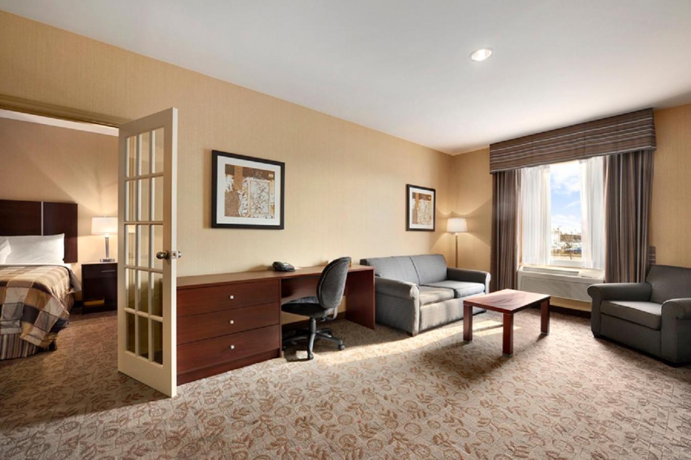 One-Bedroom King Suite - Non-Smoking