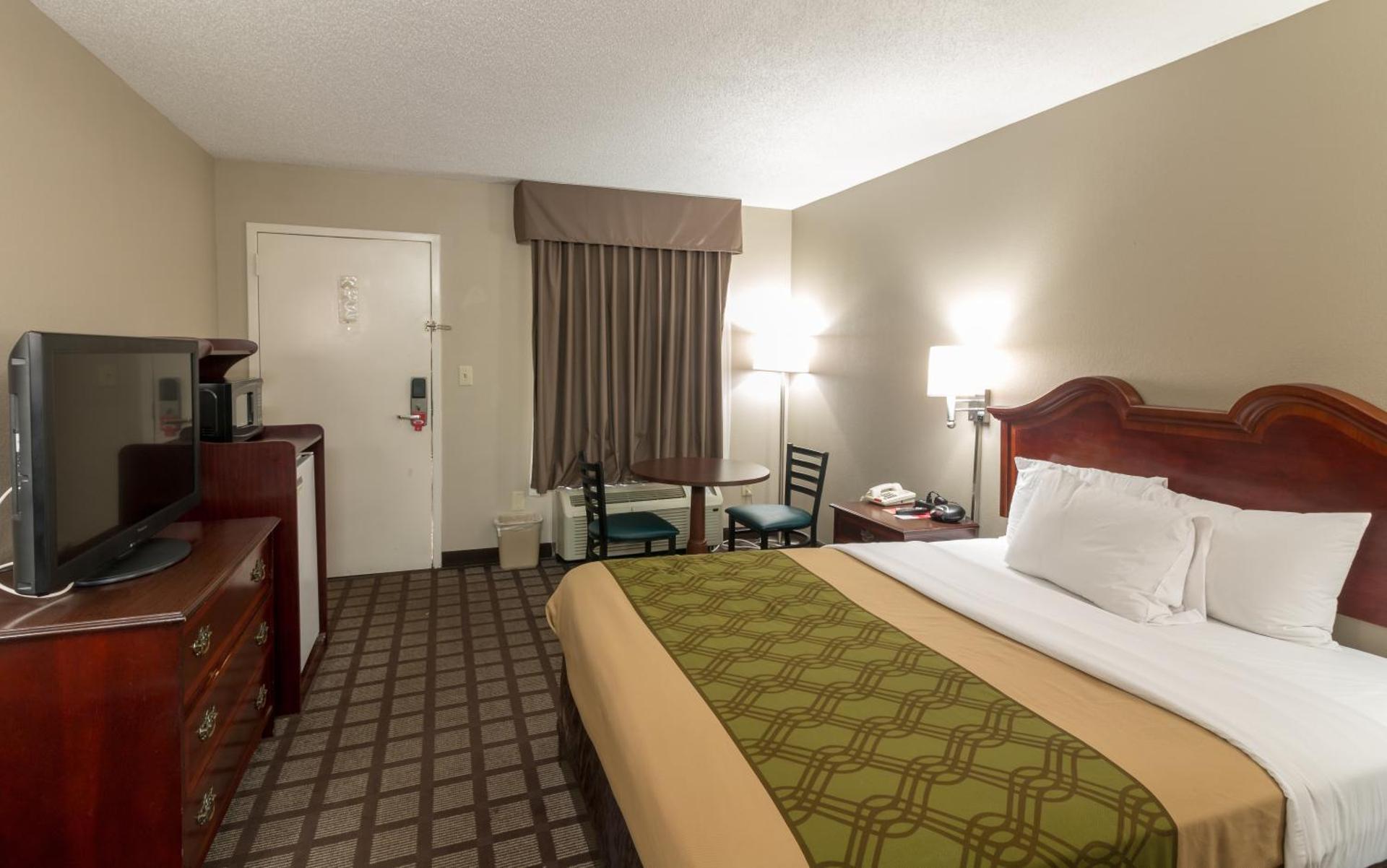 Queen Room - Non-Smoking