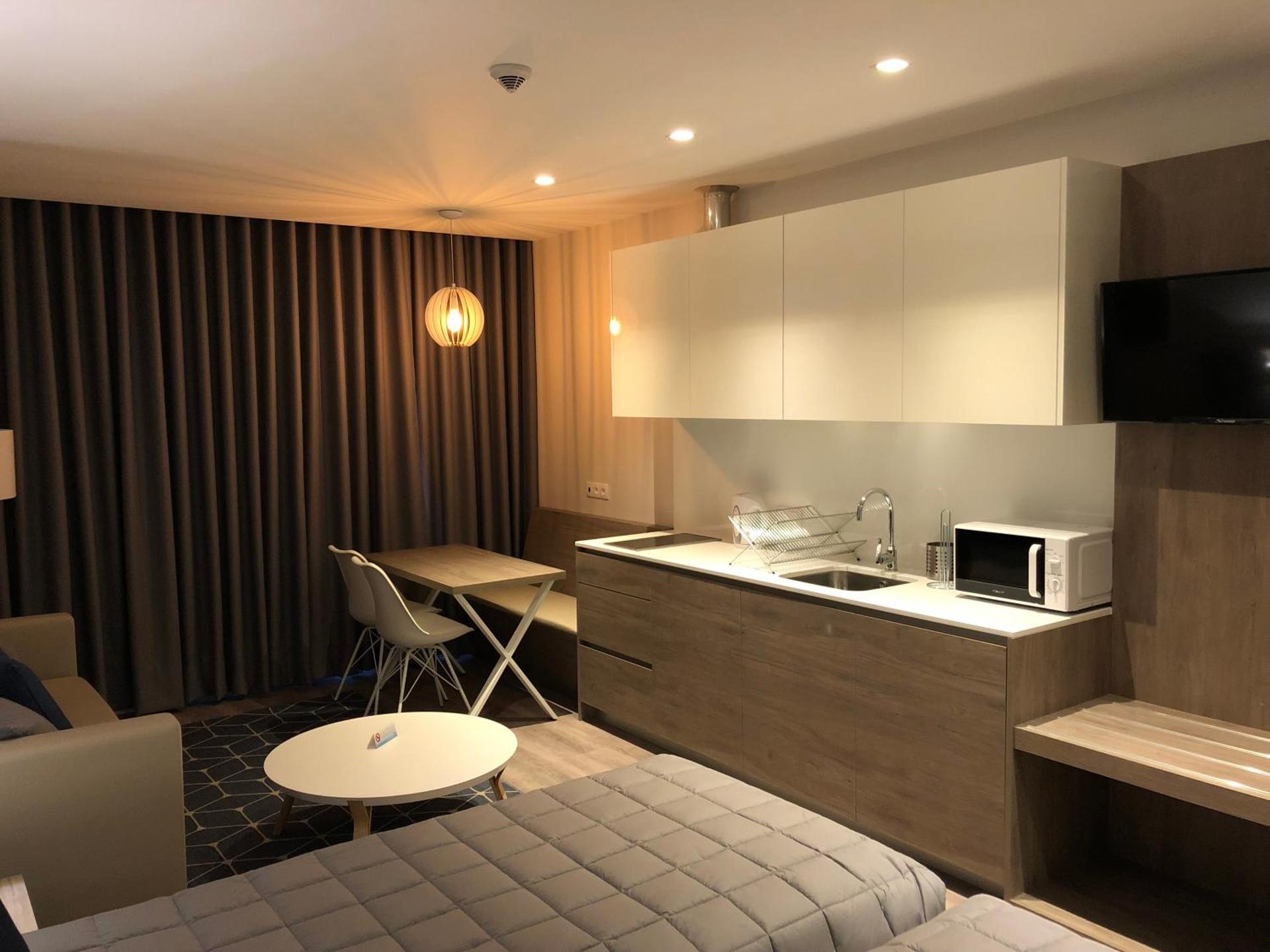 Kitchen or kitchenette