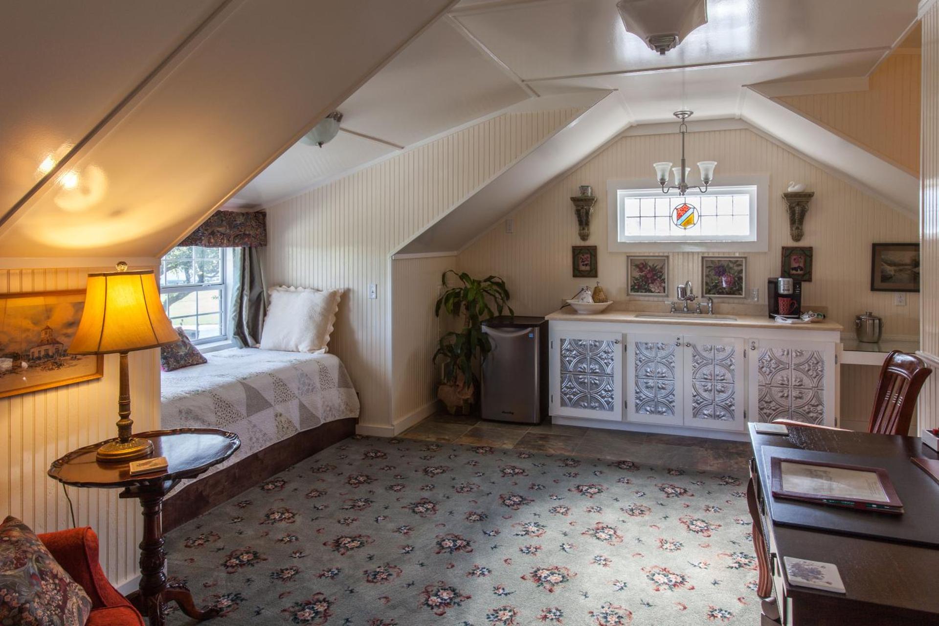 Rose Hill Retreat AAA Four Diamond Inn