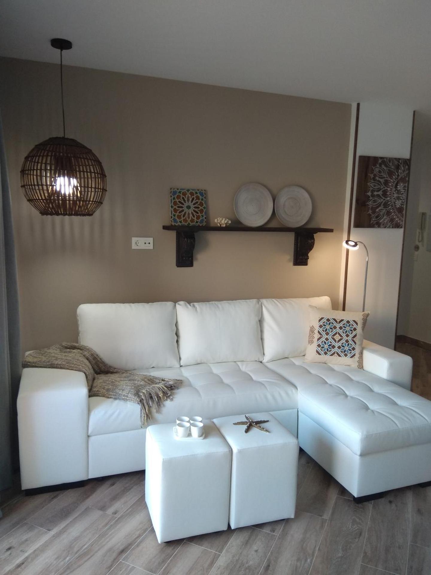 Apartamento a 150 metros del Mar, parking y Wifi