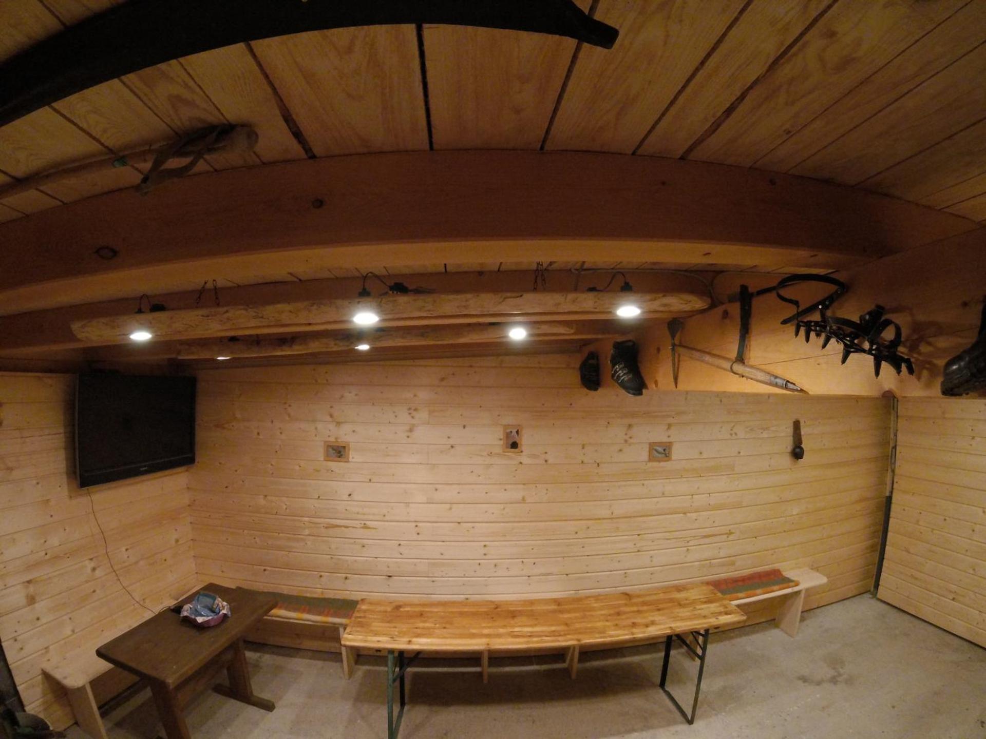 Communal lounge/ TV room