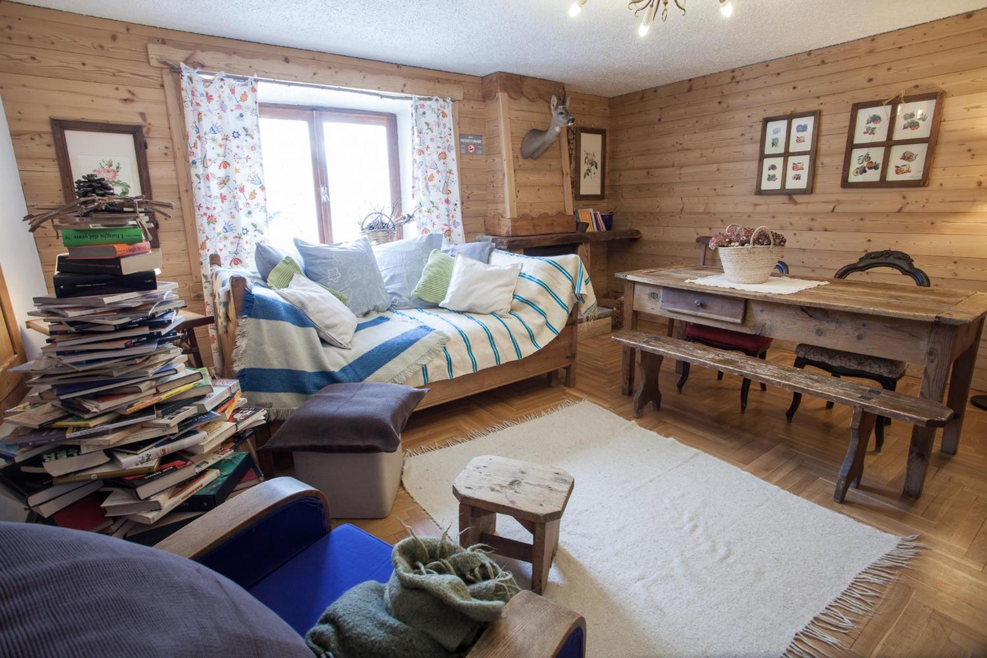 Communal lounge/ TV room