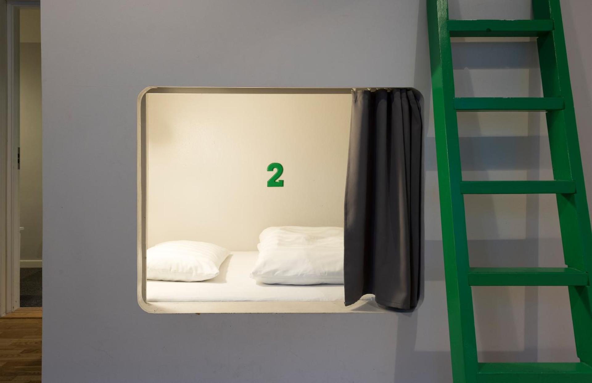 Twin Room budget with Shared Bathroom (no window)