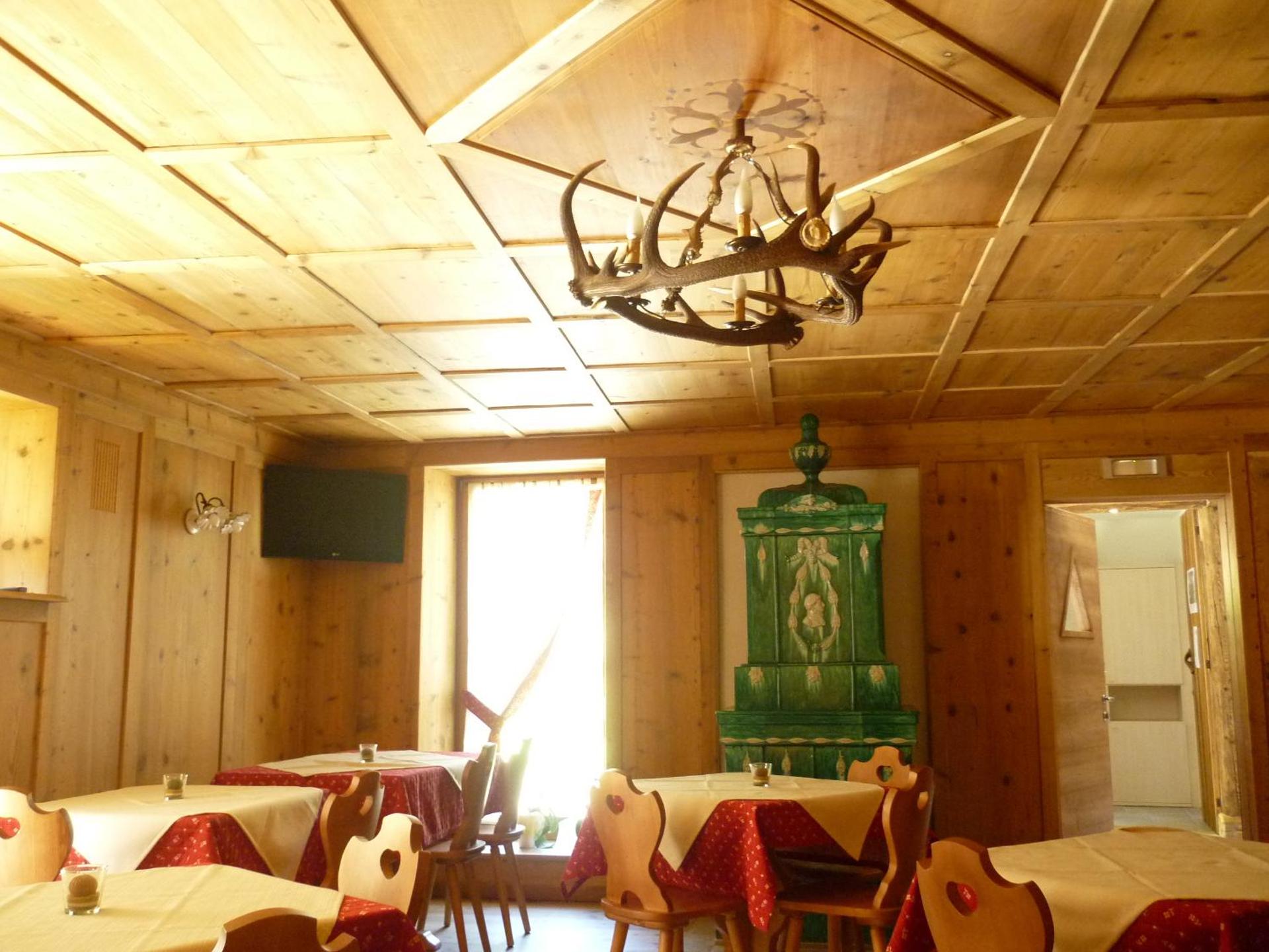 Communal lounge/ TV room