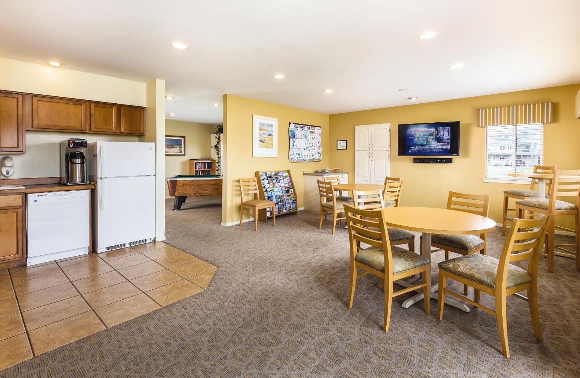 Communal lounge/ TV room