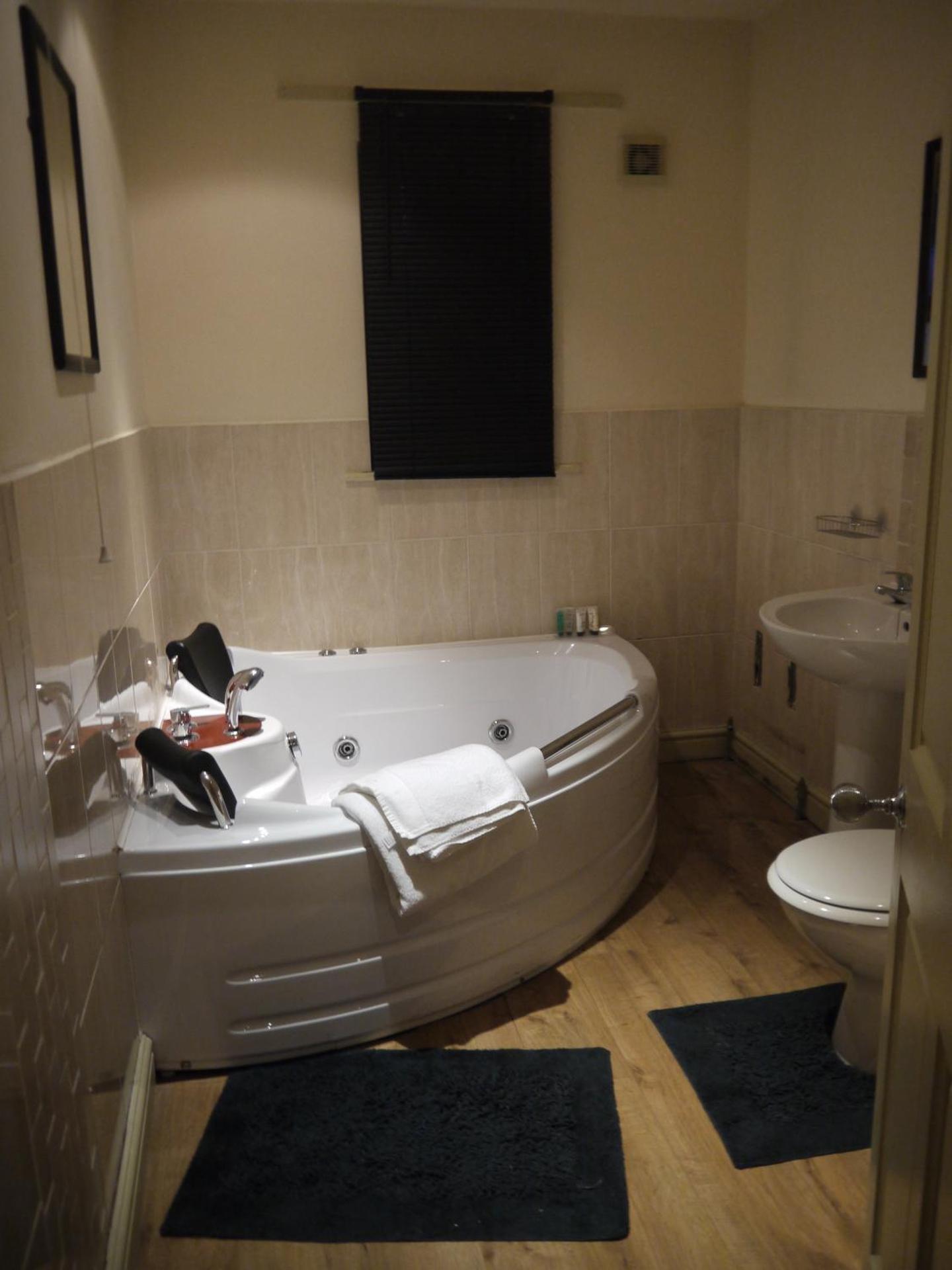 Dimple Well Lodge Hotel