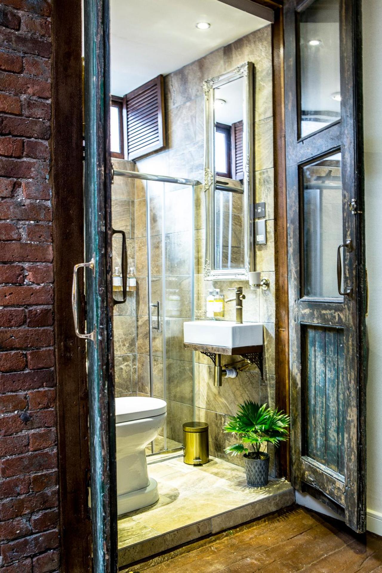 The Cow Hollow Hotel