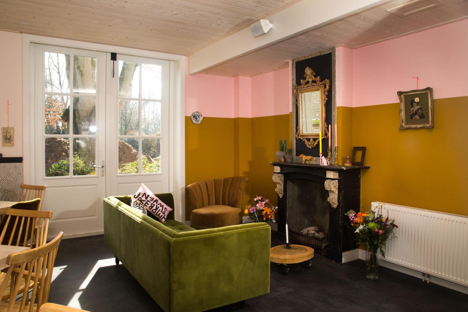 Communal lounge/ TV room