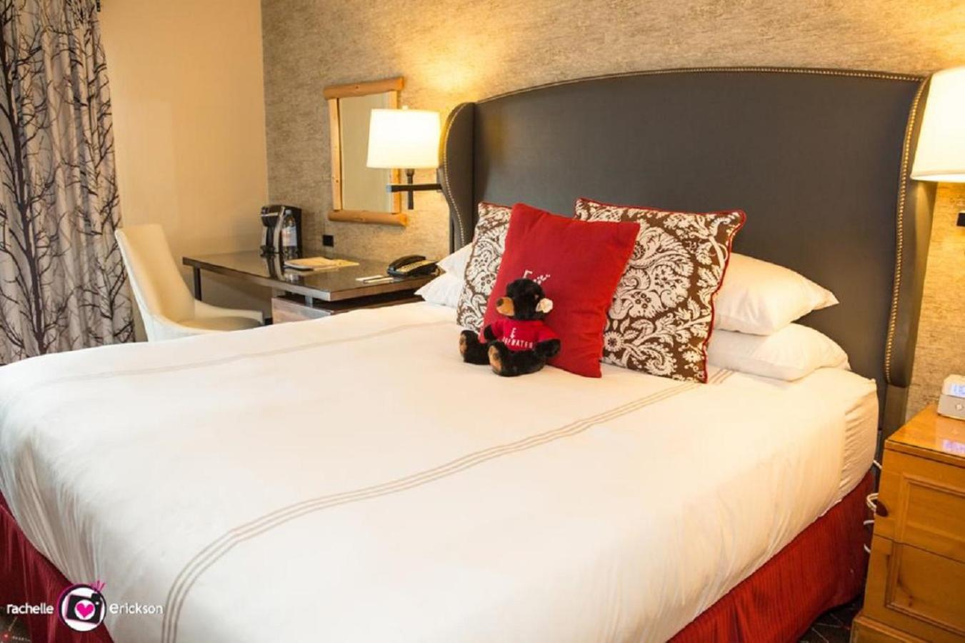 Superior Waterfront King