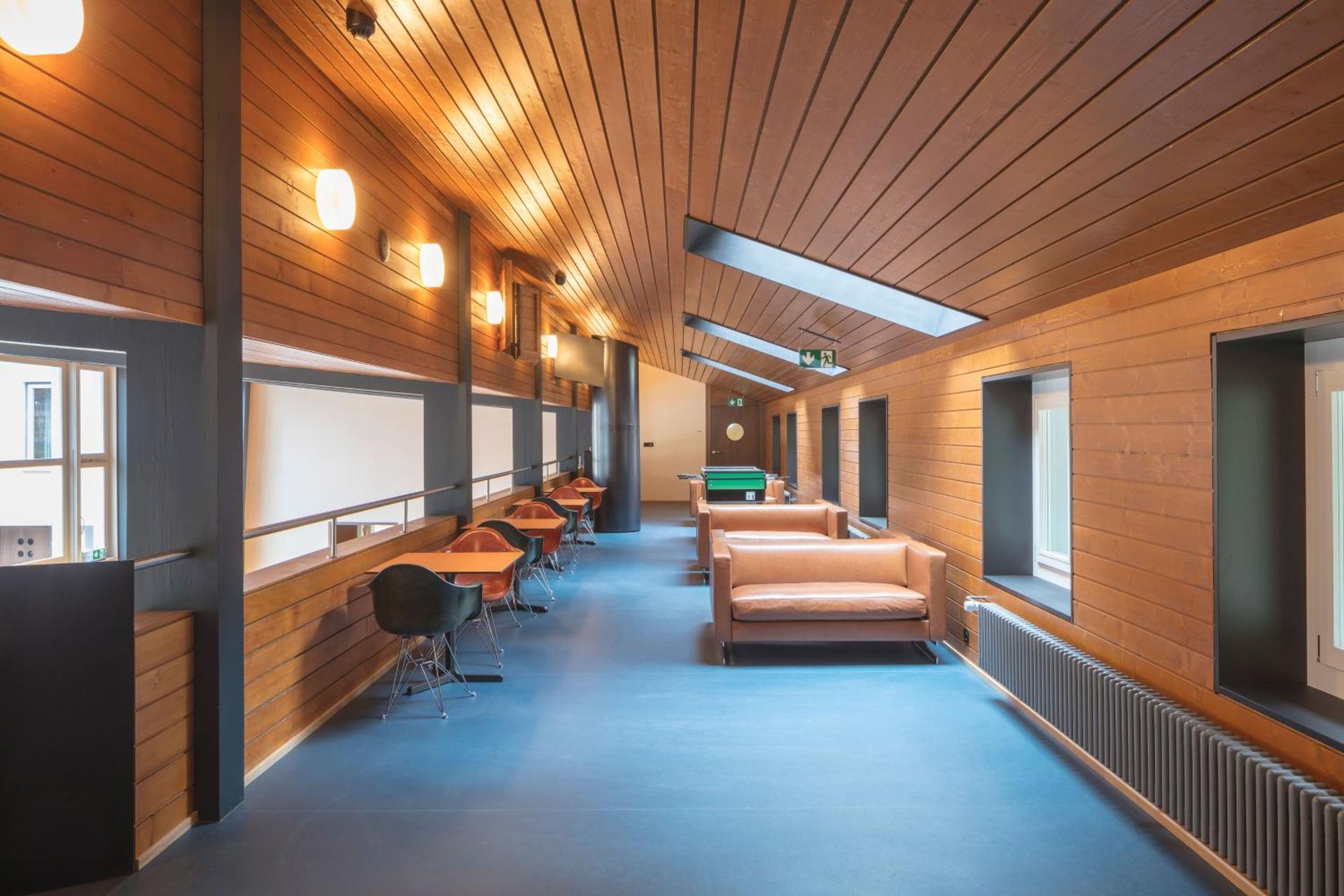 Communal lounge/ TV room