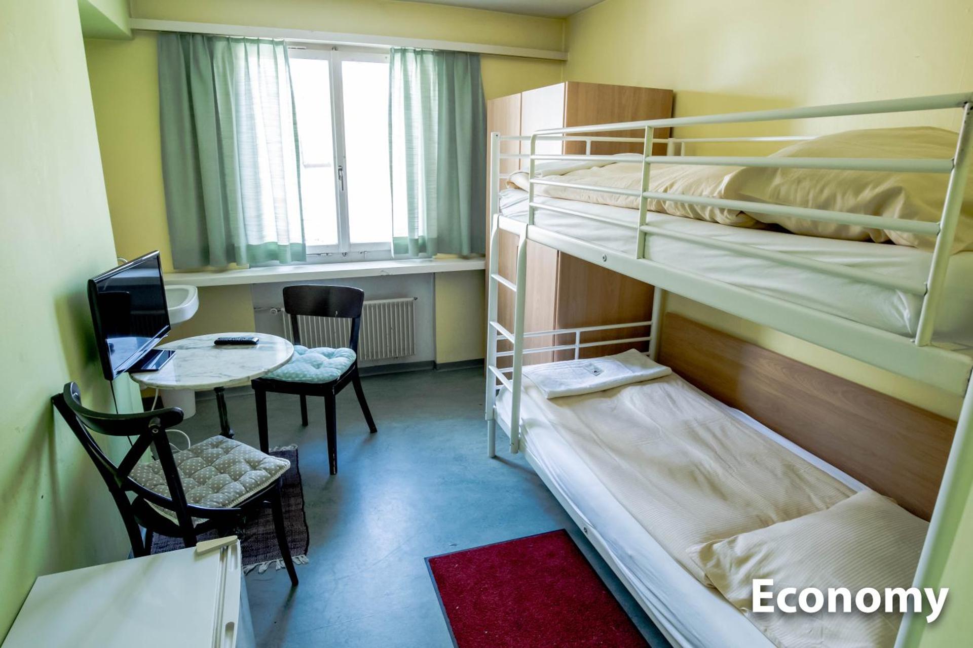 Economy Twin Room with Shared Bathroom