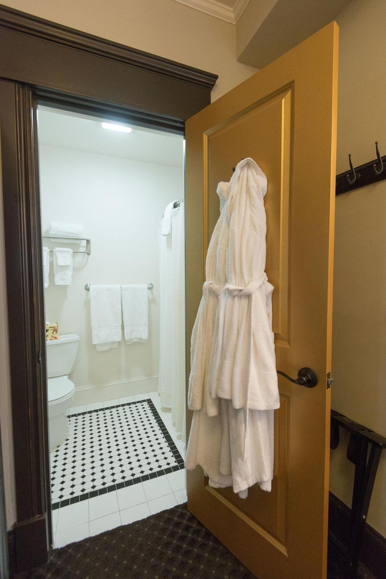 Habitación 6 con baño privado - 1 cama grande