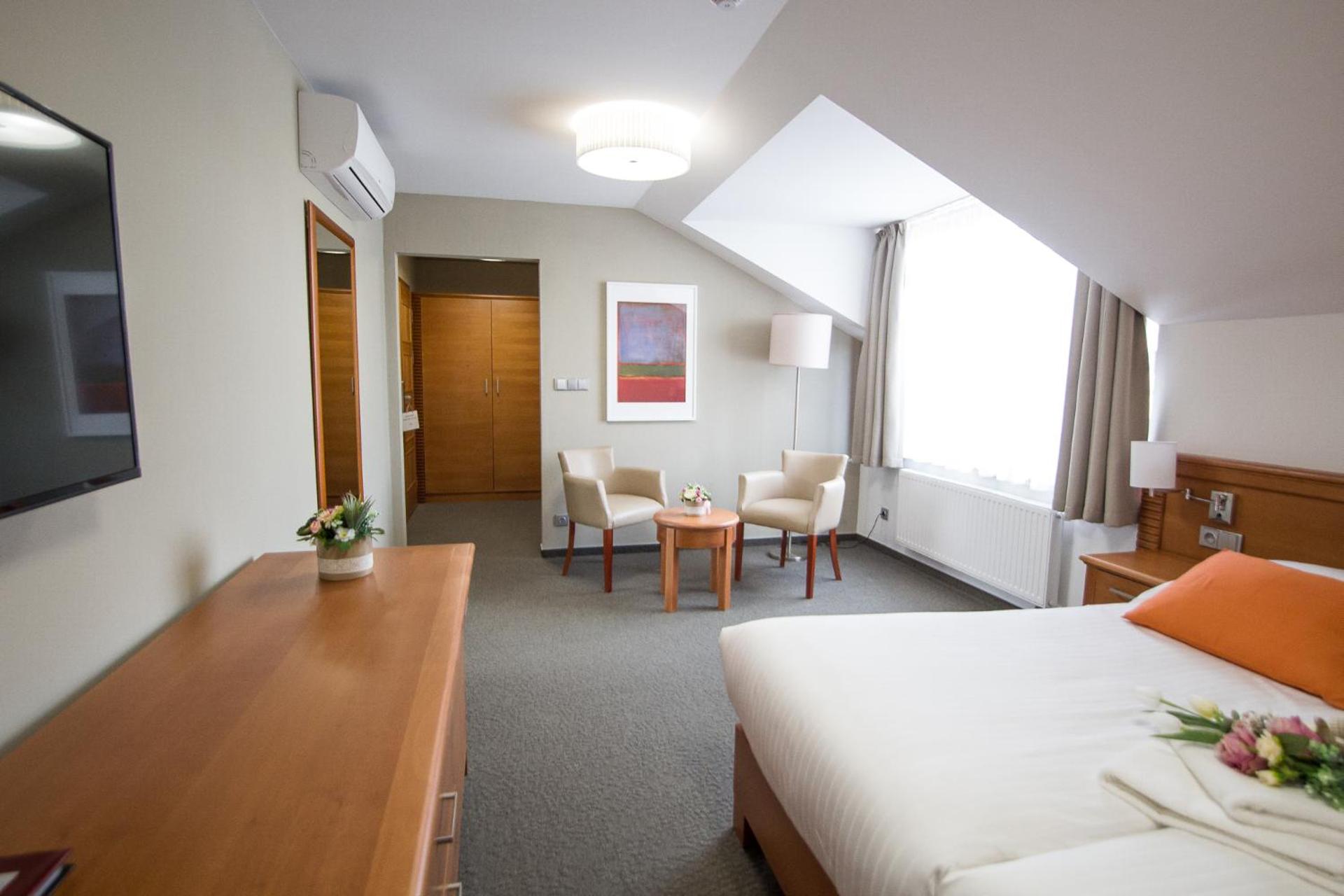 Photo of the whole room