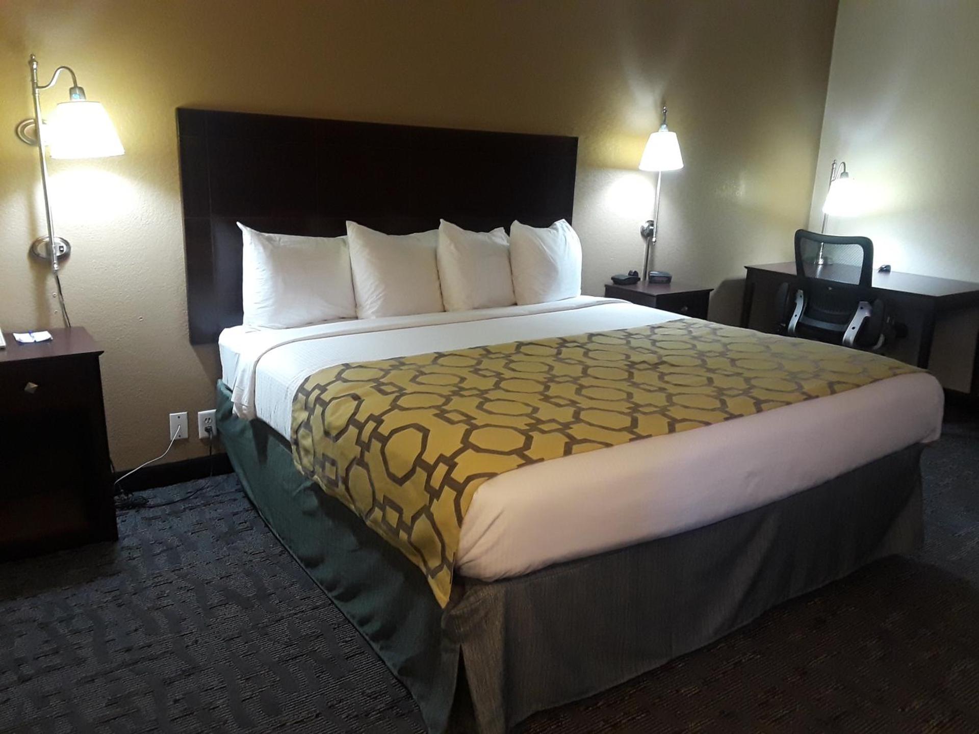 King Suite - Non-Smoking