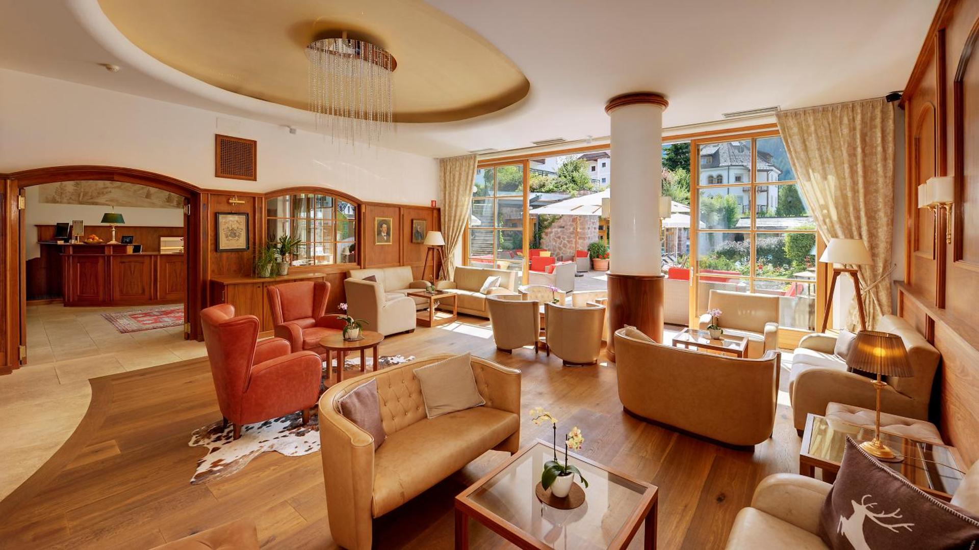 Communal lounge/ TV room