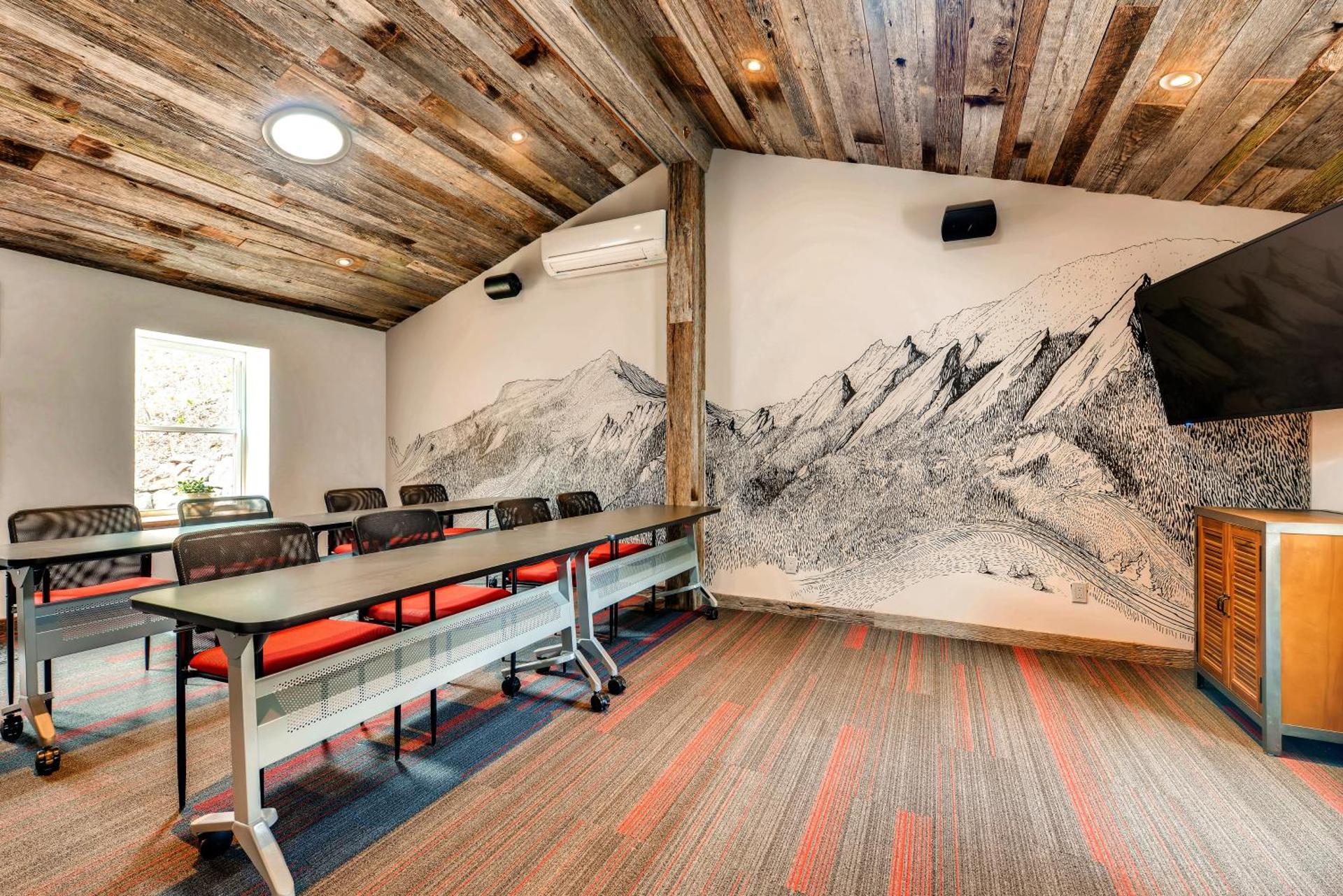 Communal lounge/ TV room