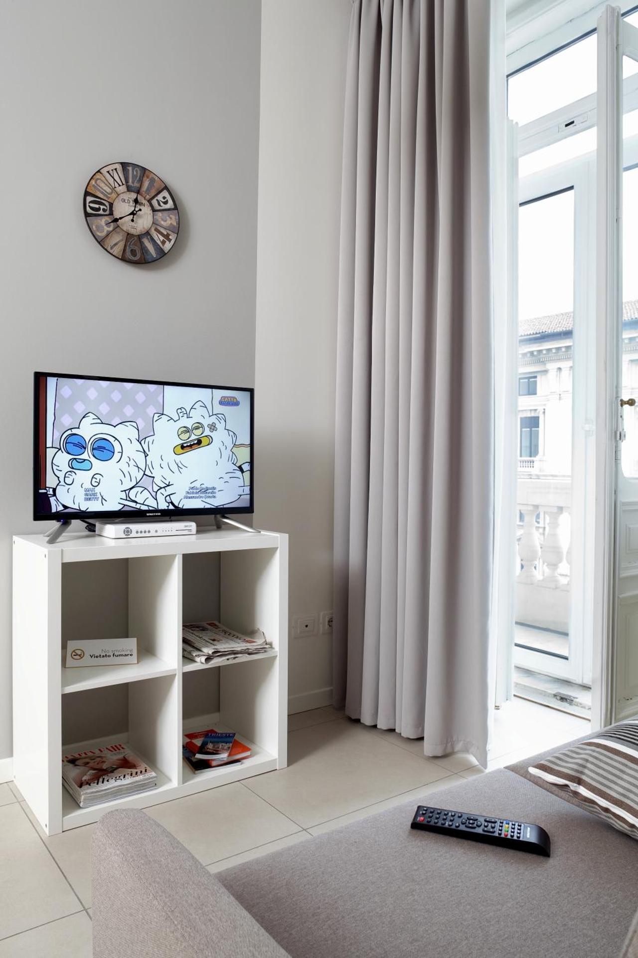 Communal lounge/ TV room