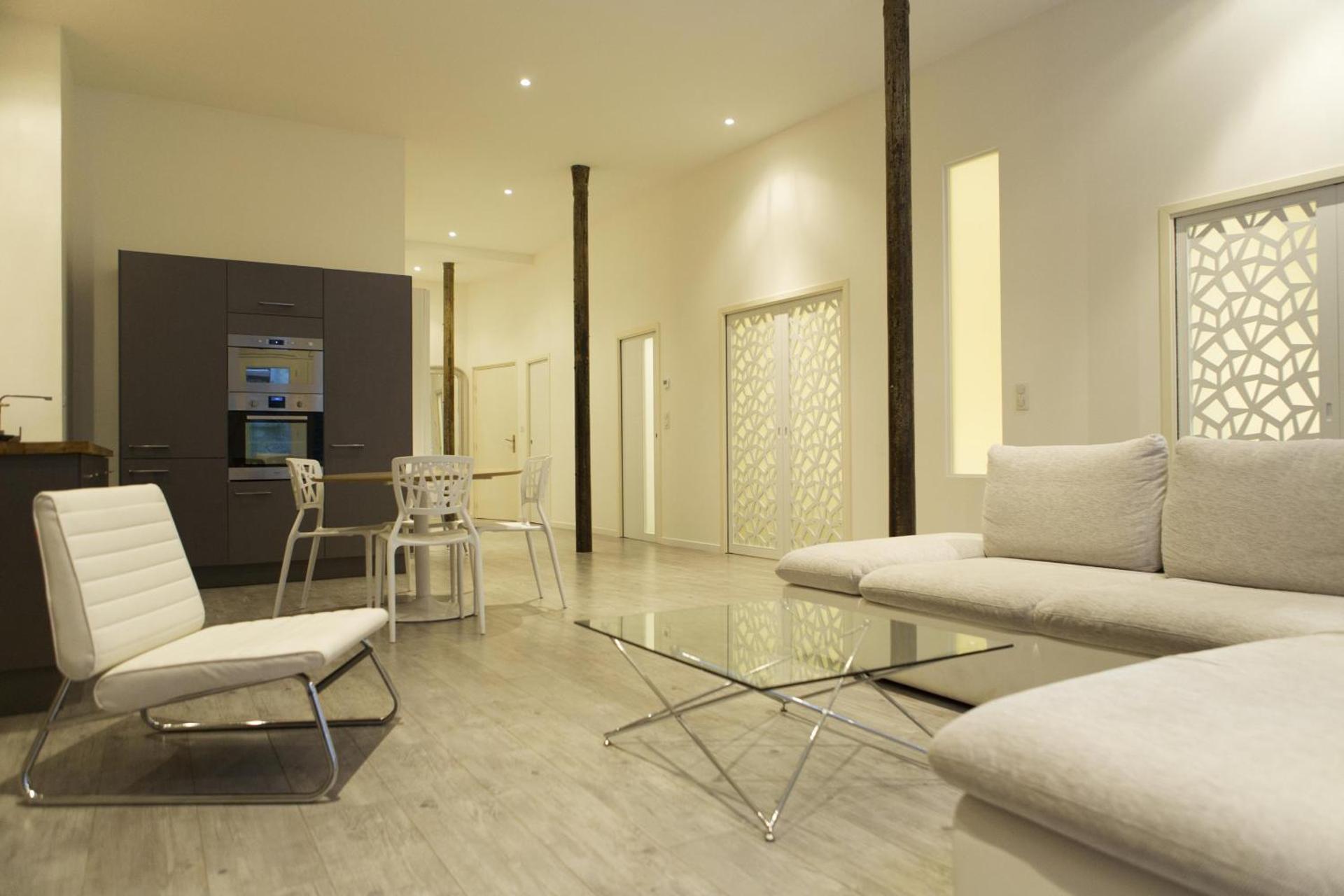 Ausone Beautiful loft apartment in historical center + terrace and parking