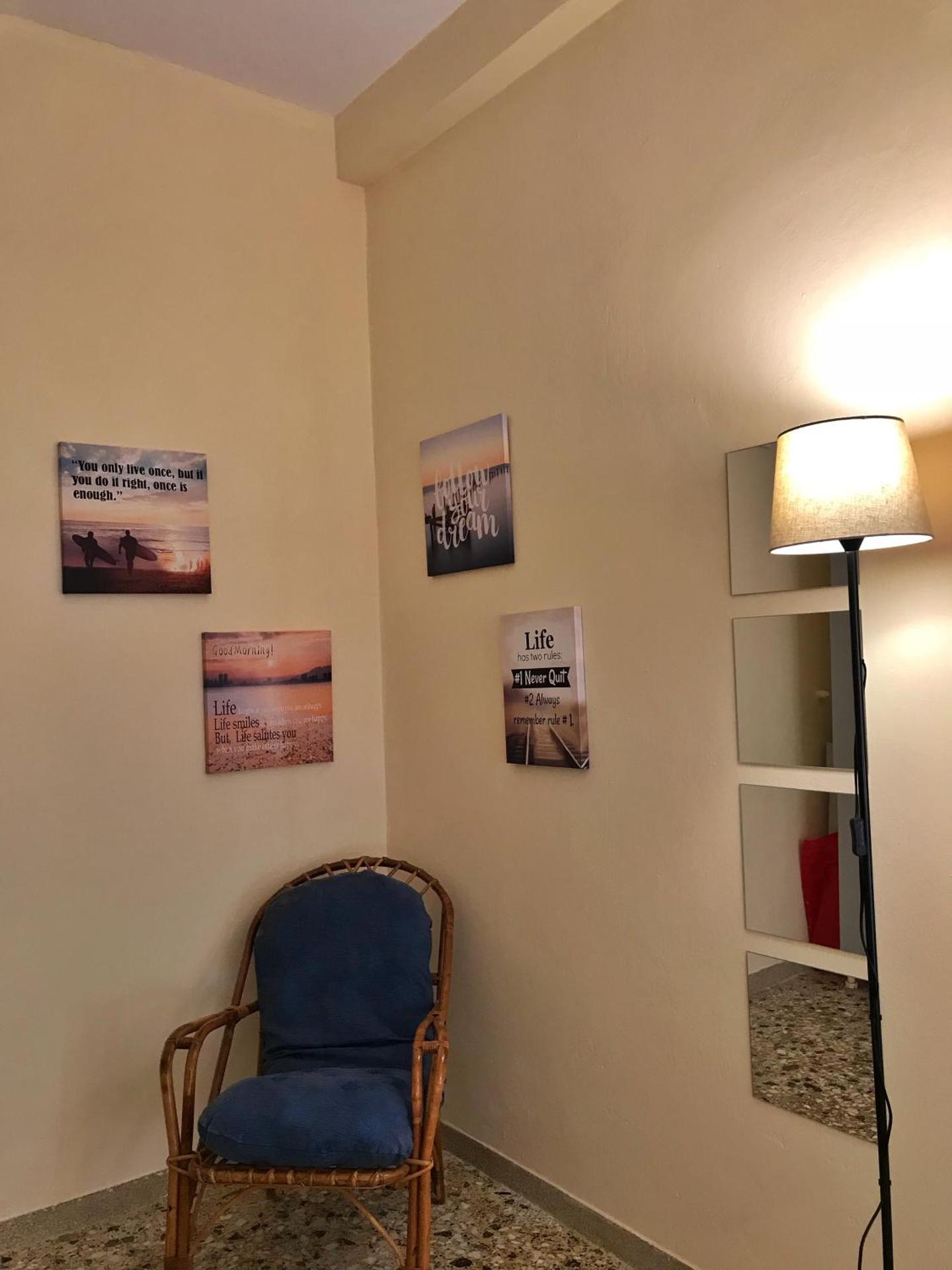 Sunshine's house near the beach, 10 min from the airport