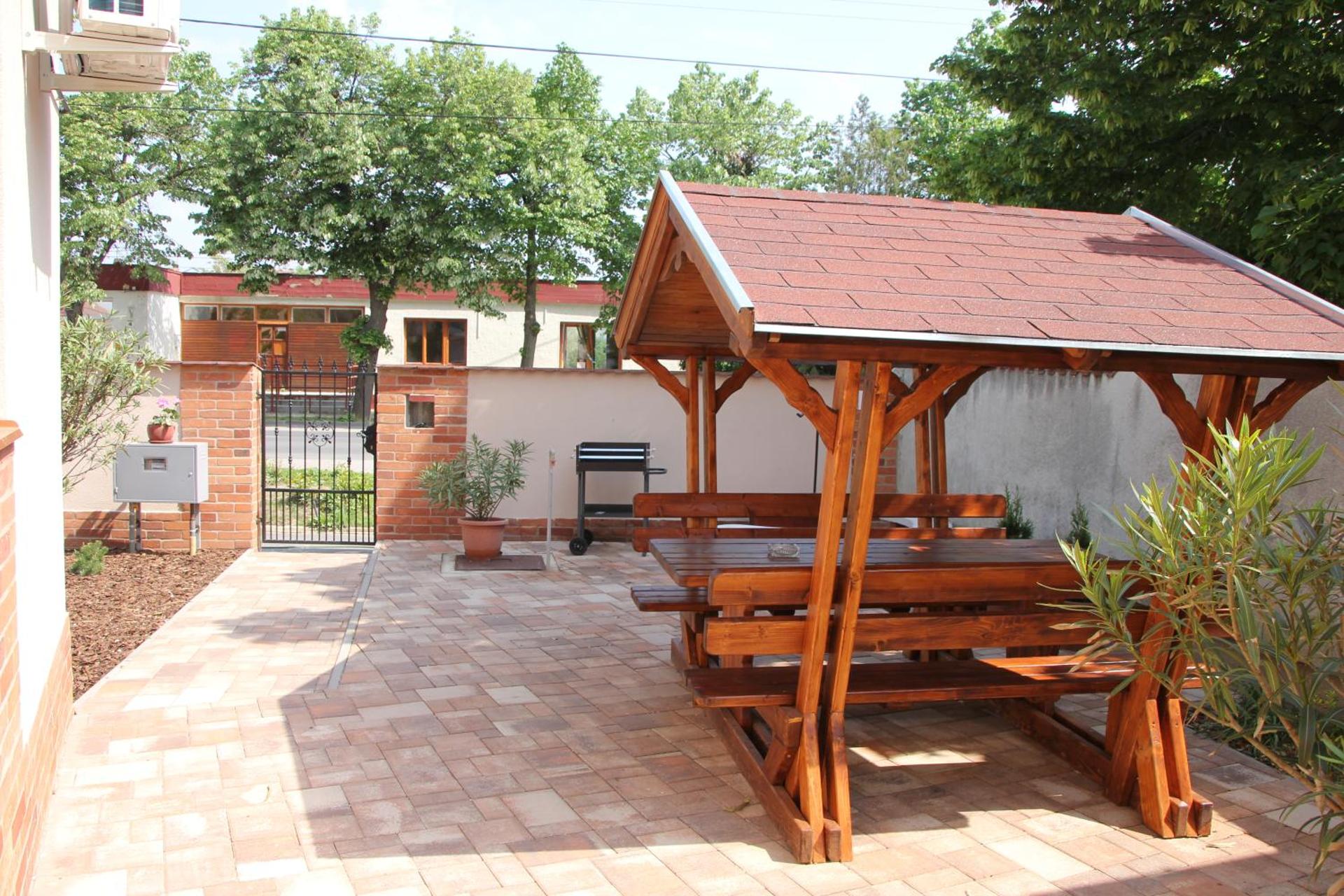 Imola és Andrea Apartmanház 2