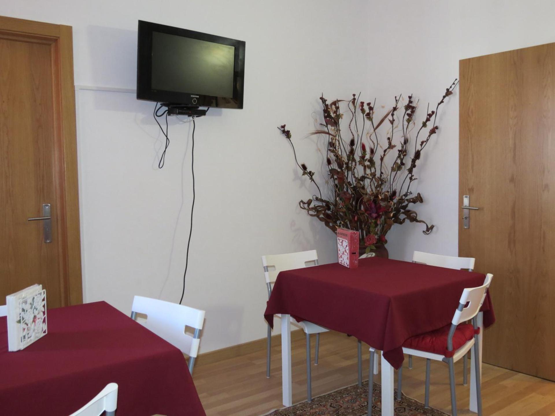 Communal lounge/ TV room