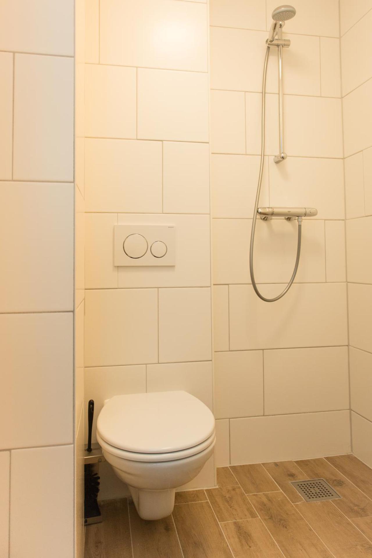 Four people basic room