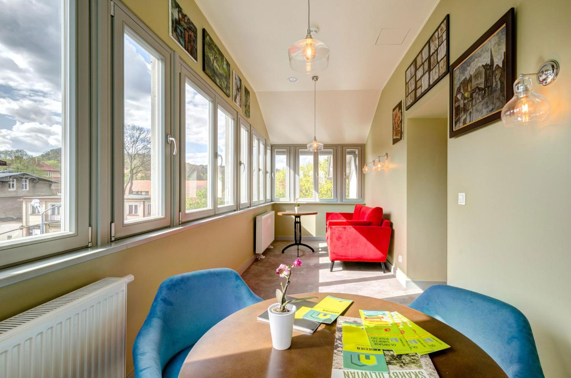 Communal lounge/ TV room