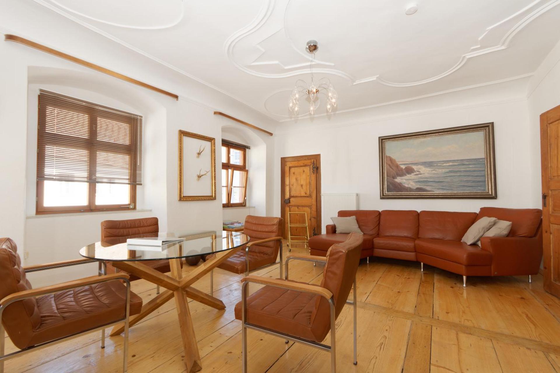 Communal lounge/ TV room