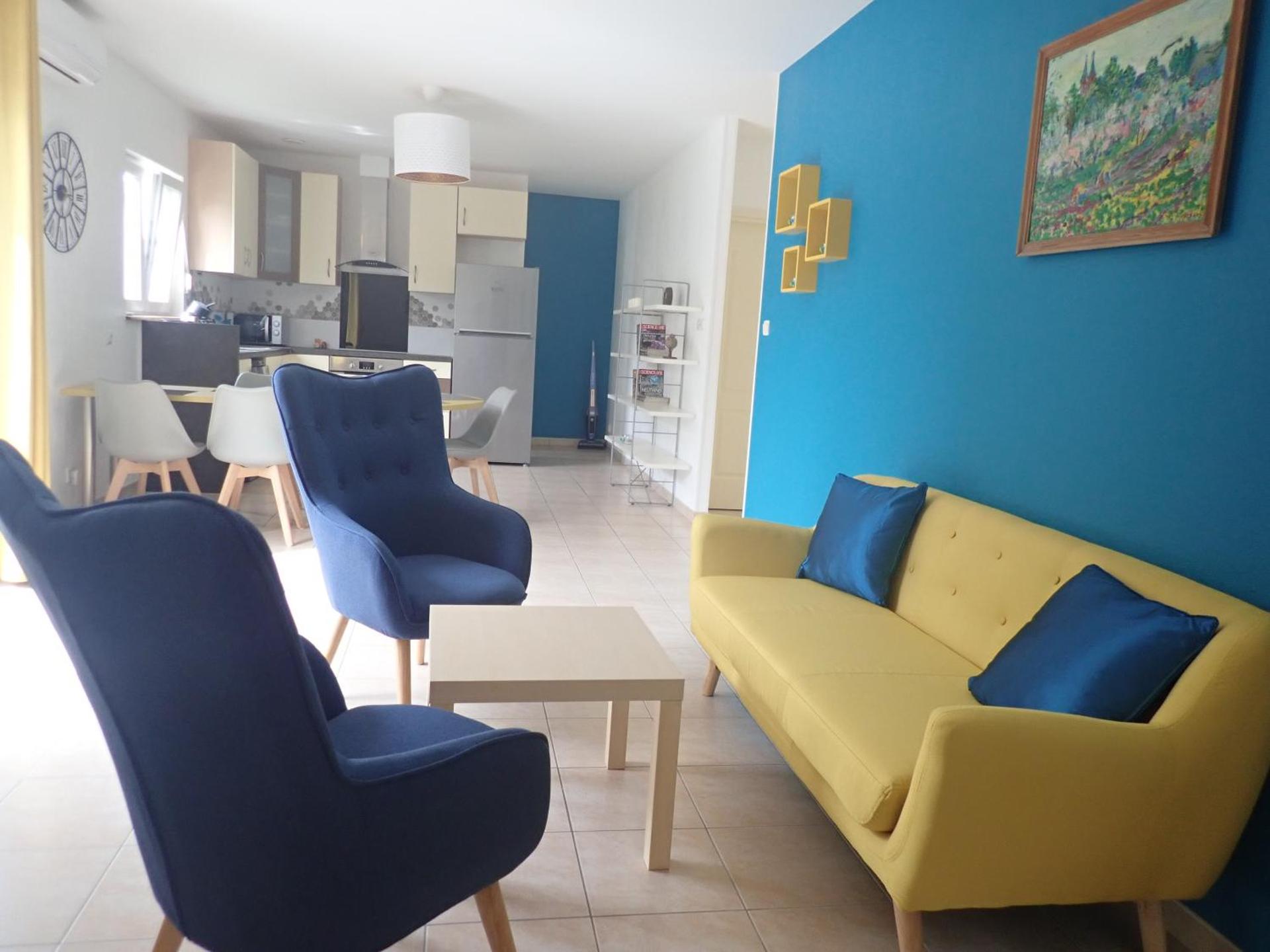 Communal lounge/ TV room