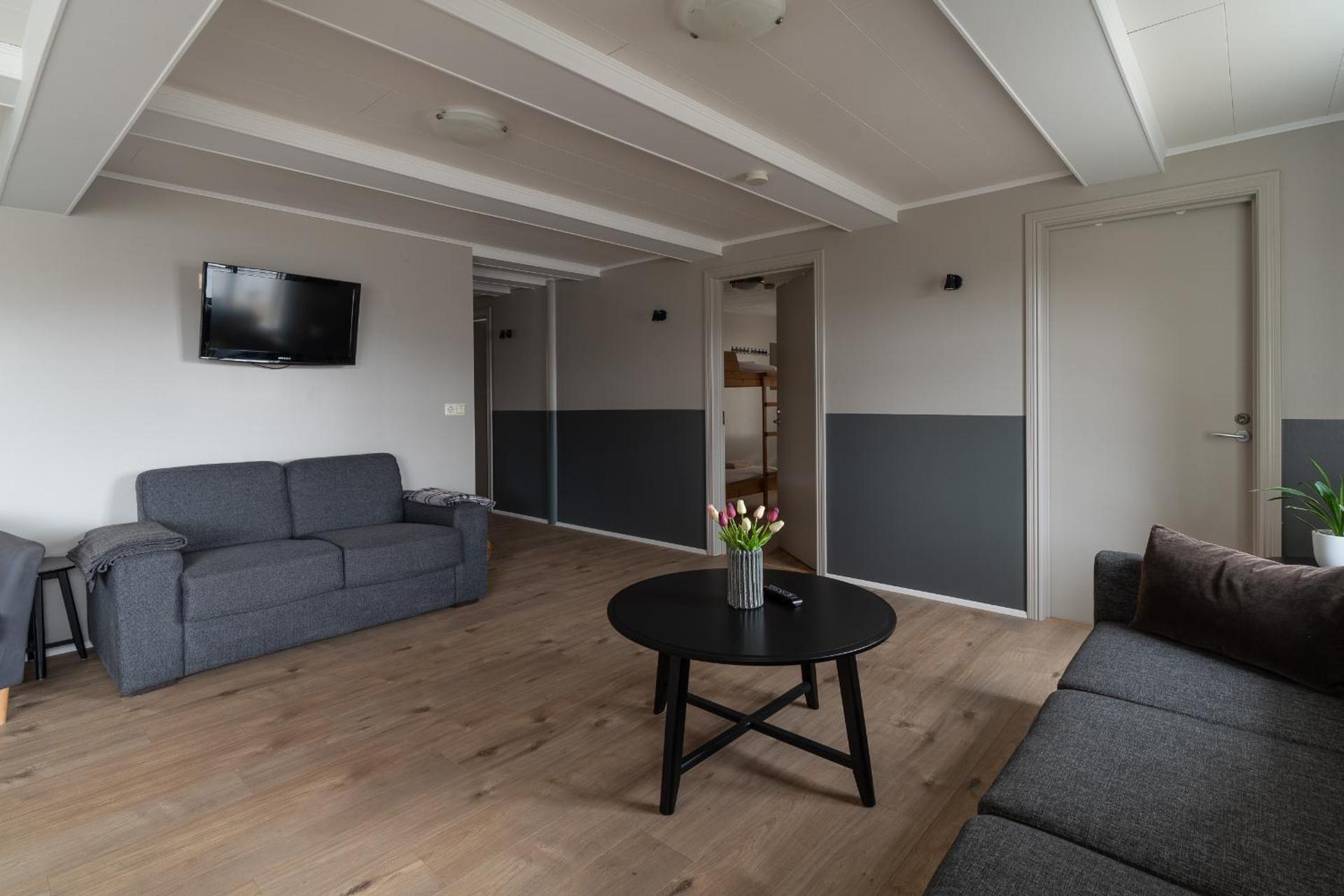 Communal lounge/ TV room