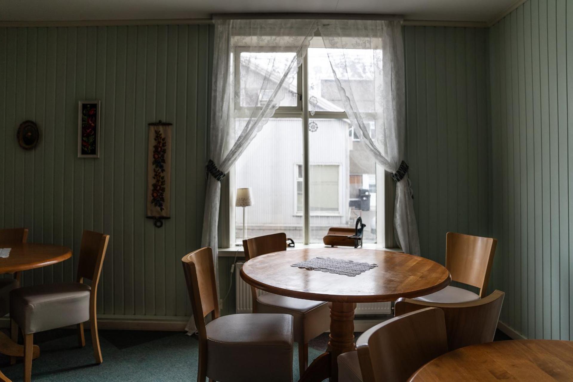 Communal lounge/ TV room