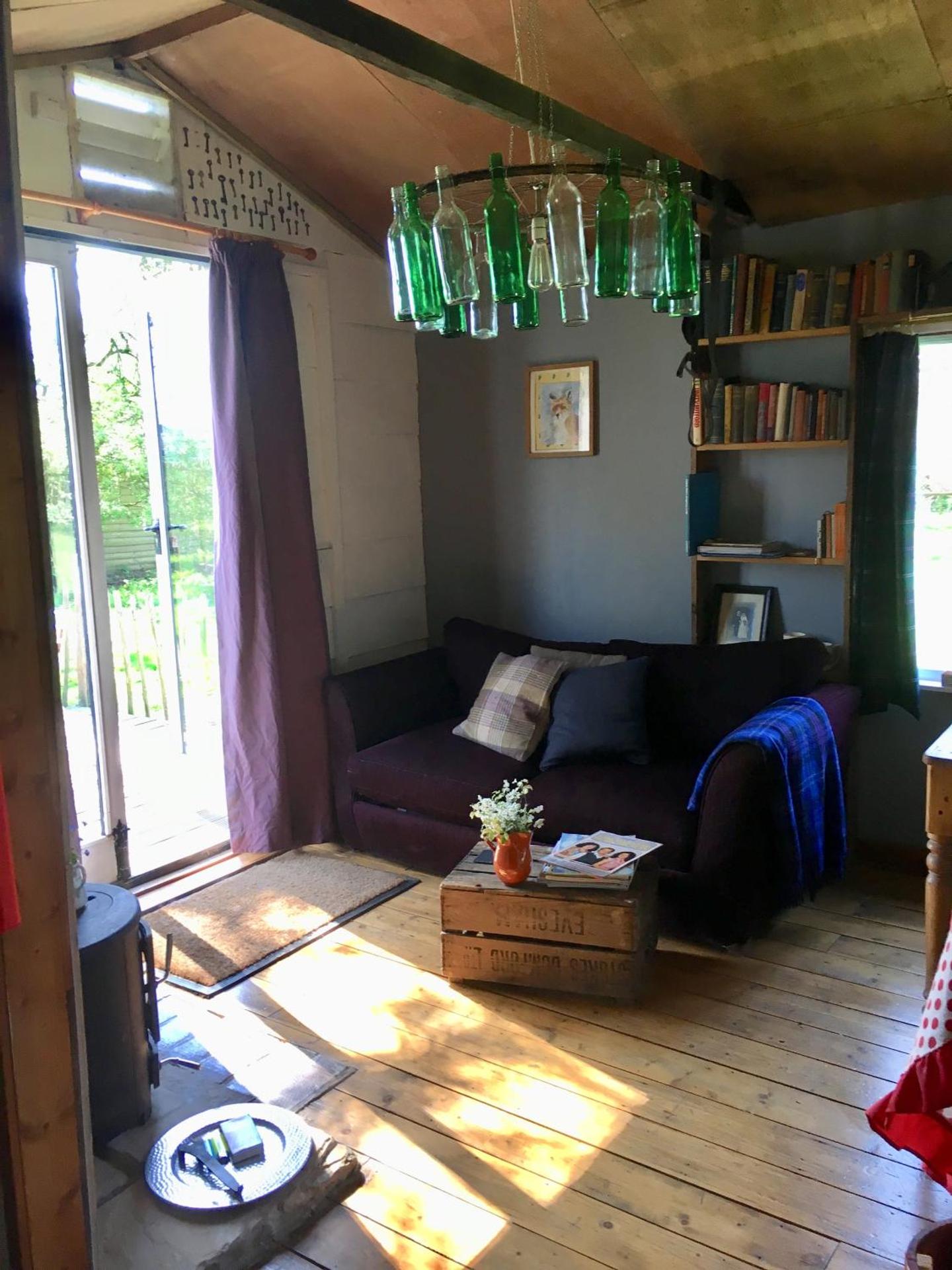 The Old Apple Shed cosy heated cottage in a meadow close to the charming village of Bethersden