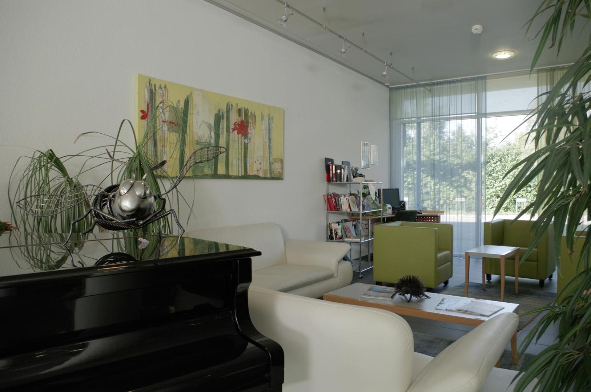 Communal lounge/ TV room