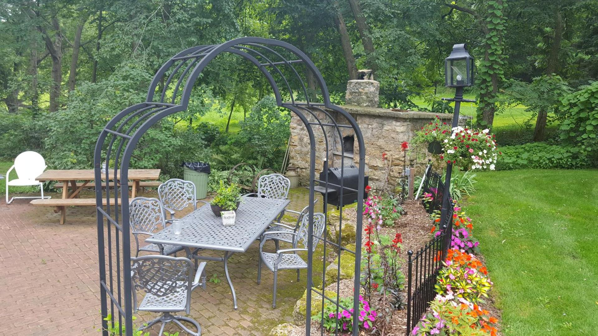 Round Barn Farm B & B Event Center