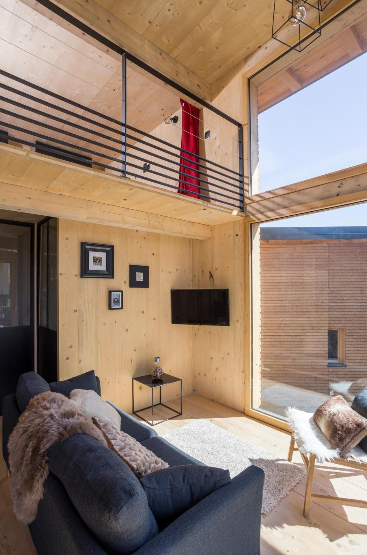 Les Lodges, by Refuges en ville