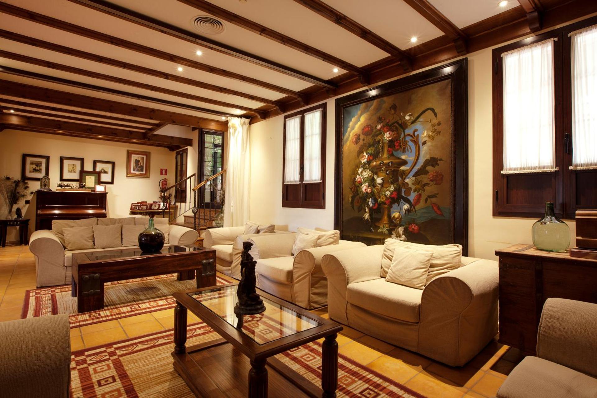 Communal lounge/ TV room