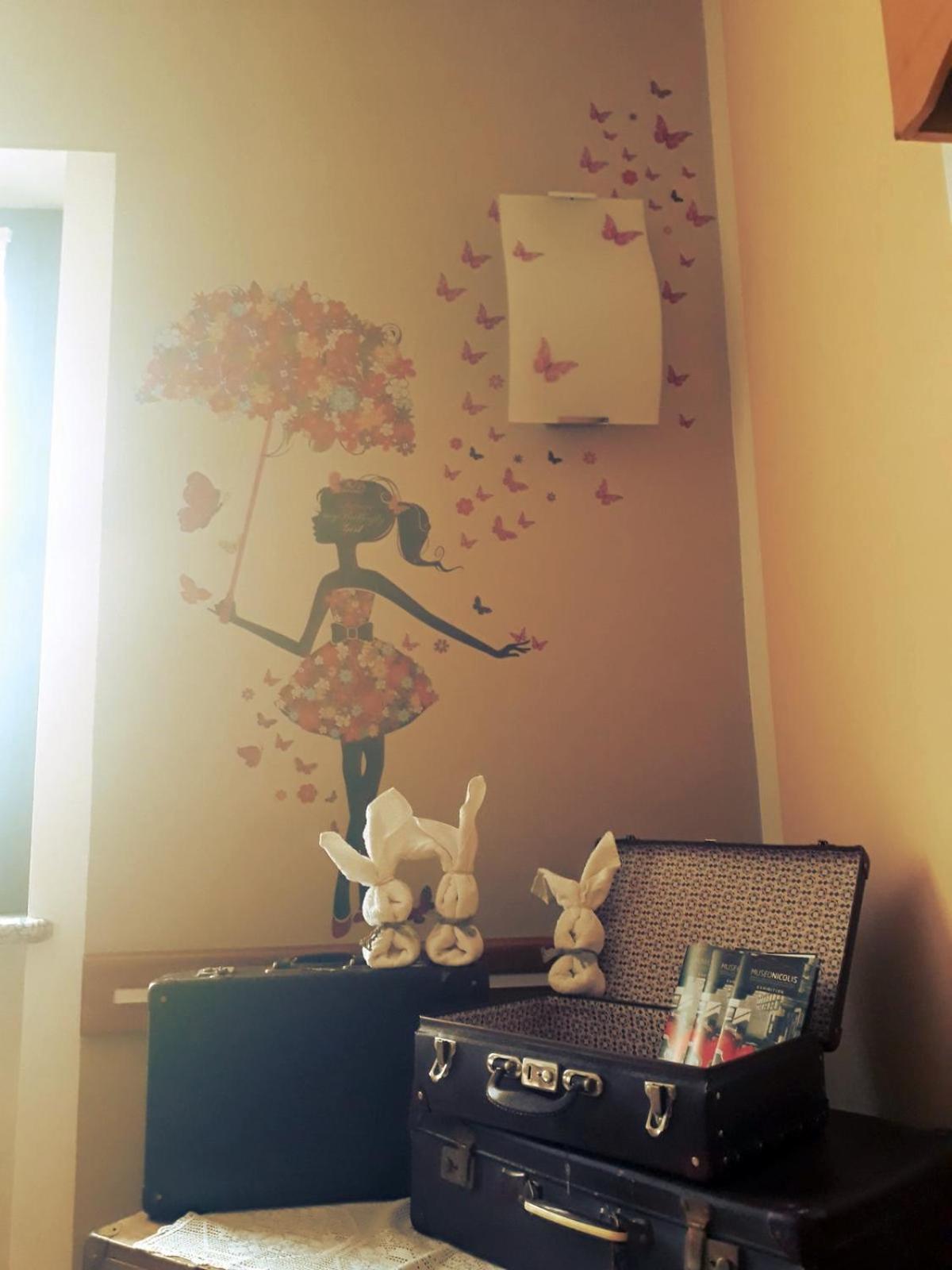 Communal lounge/ TV room