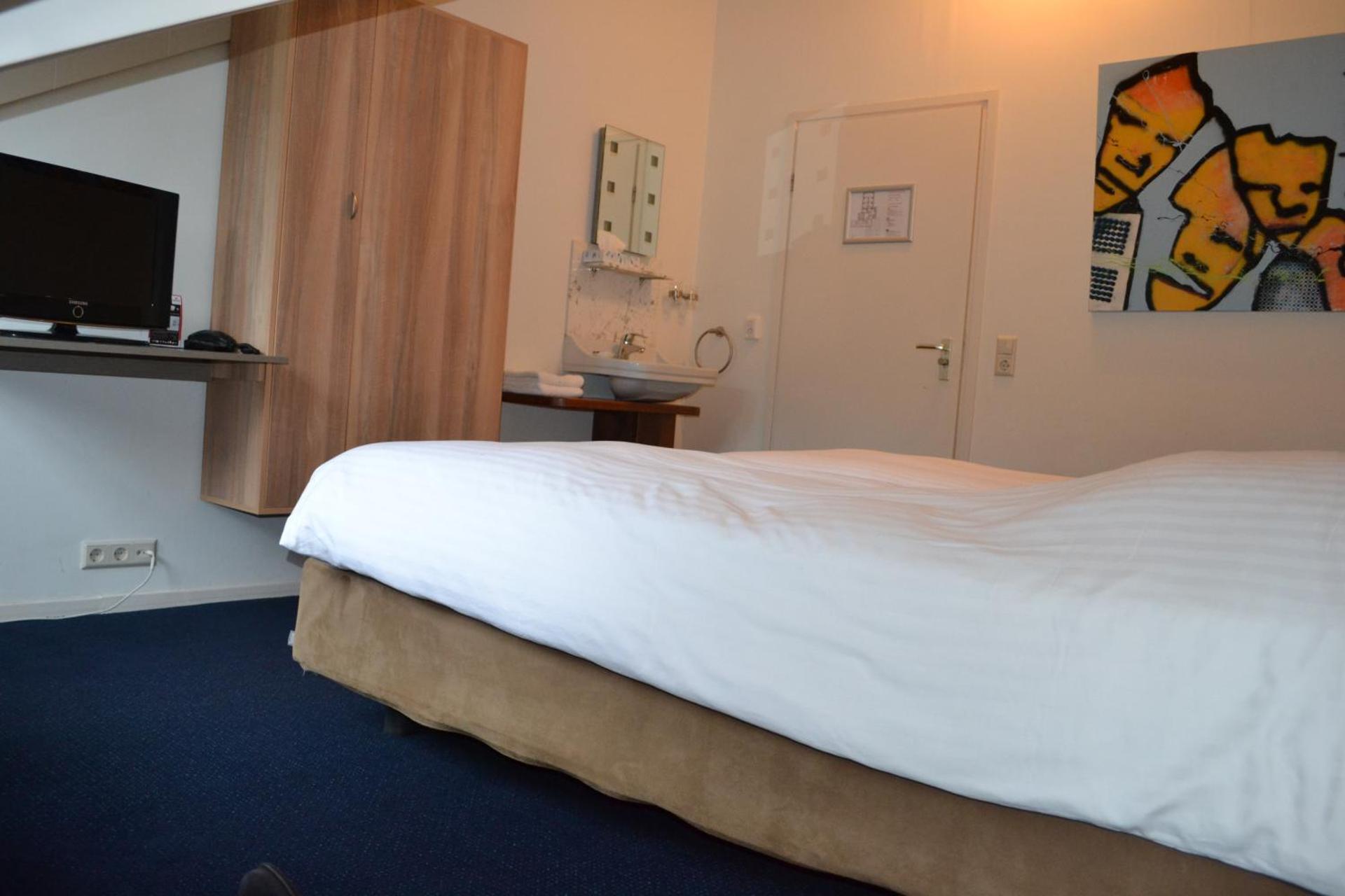 Double or Twin Room with Separate Private Bathroom