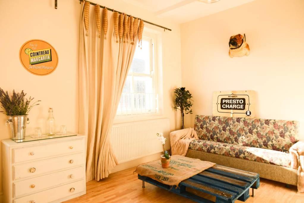 London's Central East End 2 Bedroom City Apartments