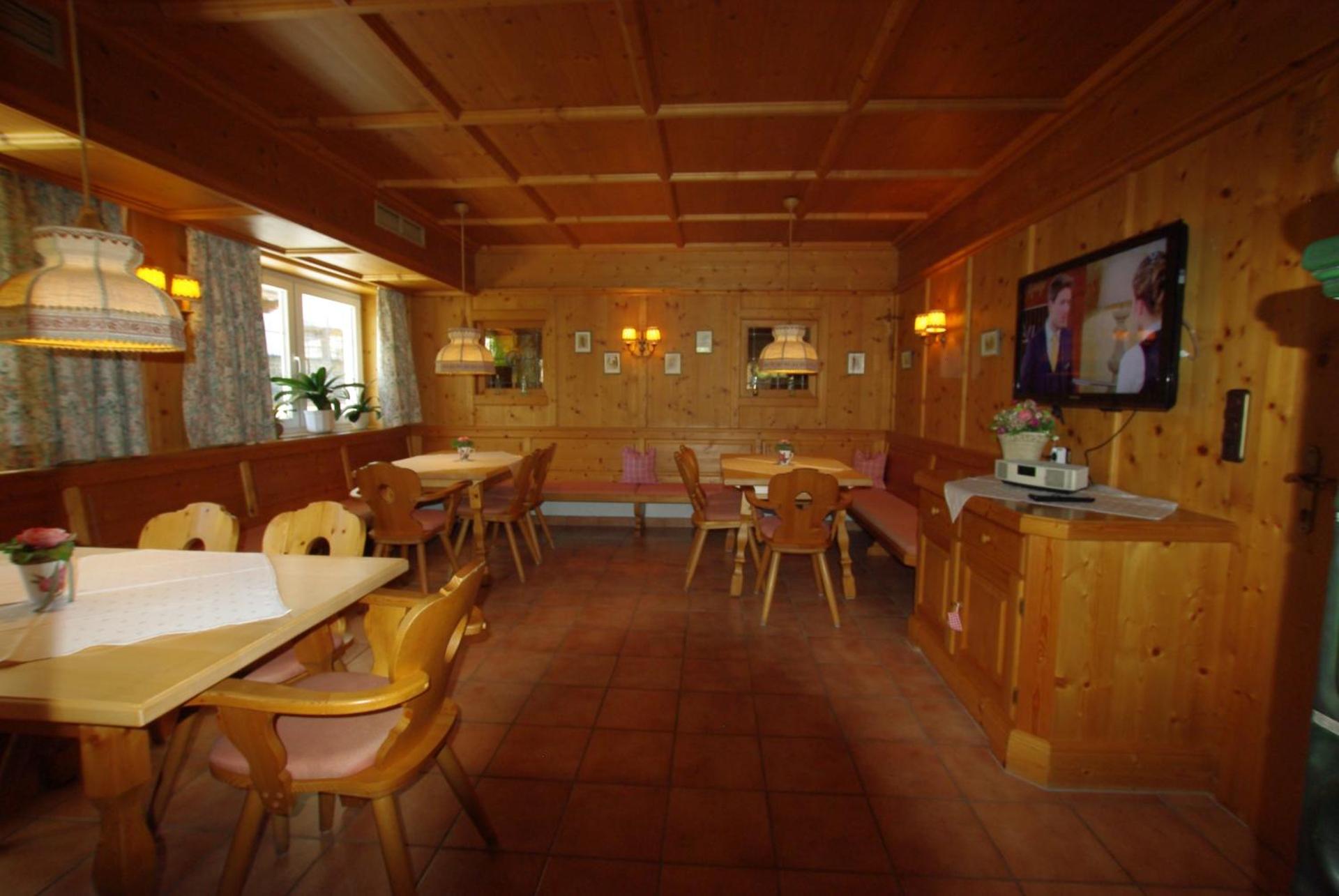 Communal lounge/ TV room