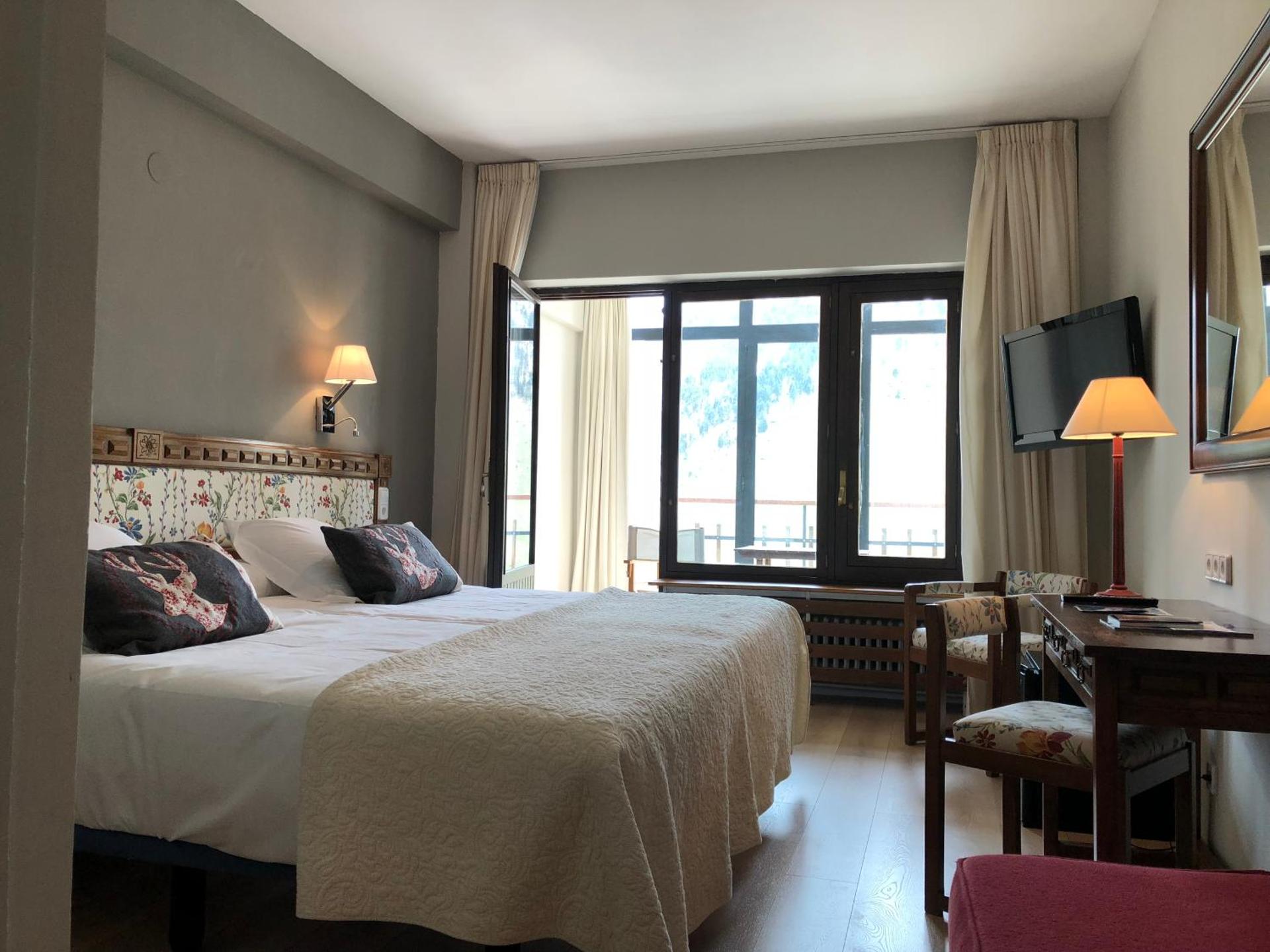 Superior Double Room with Mountain View