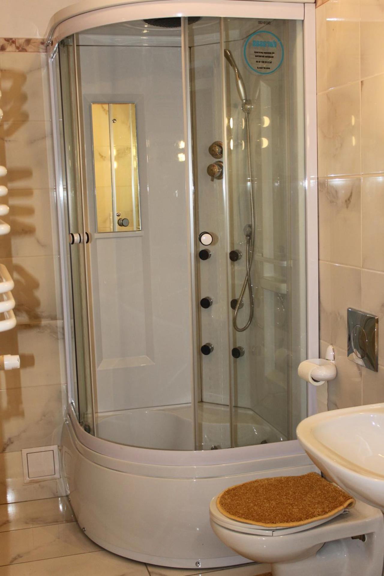 Quadruple Room with Private Bathroom