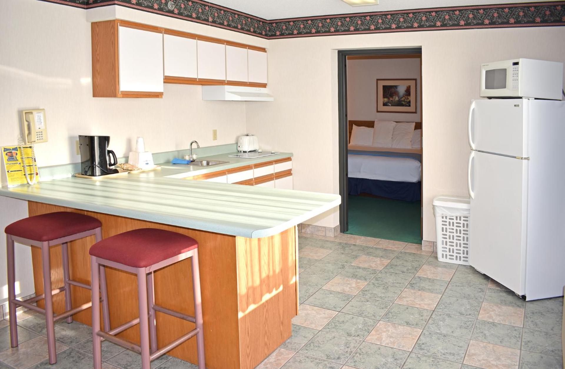 Americas Best Value Inn & Suites - Tahquamenon Country