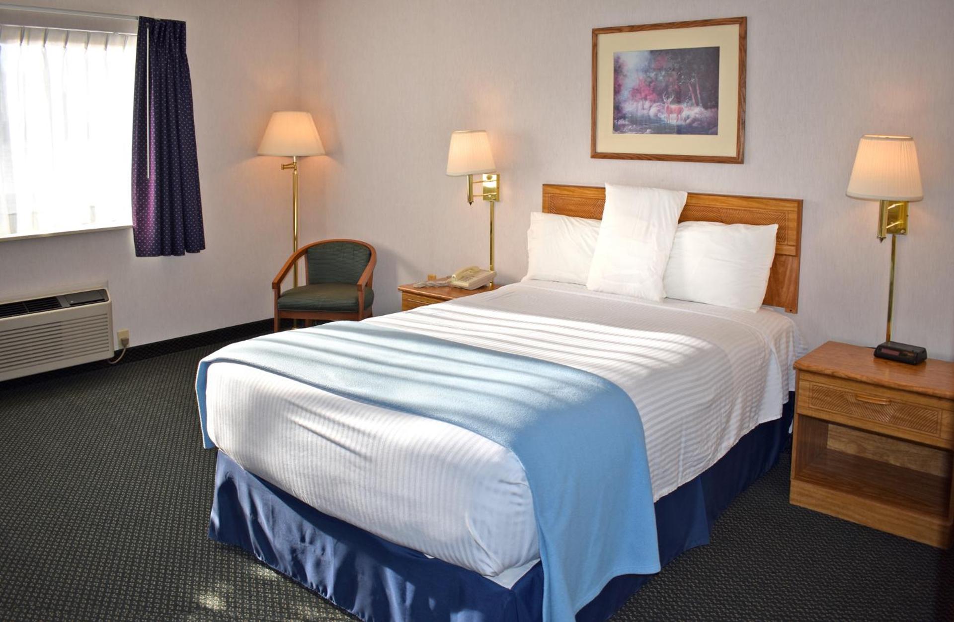 Americas Best Value Inn & Suites - Tahquamenon Country