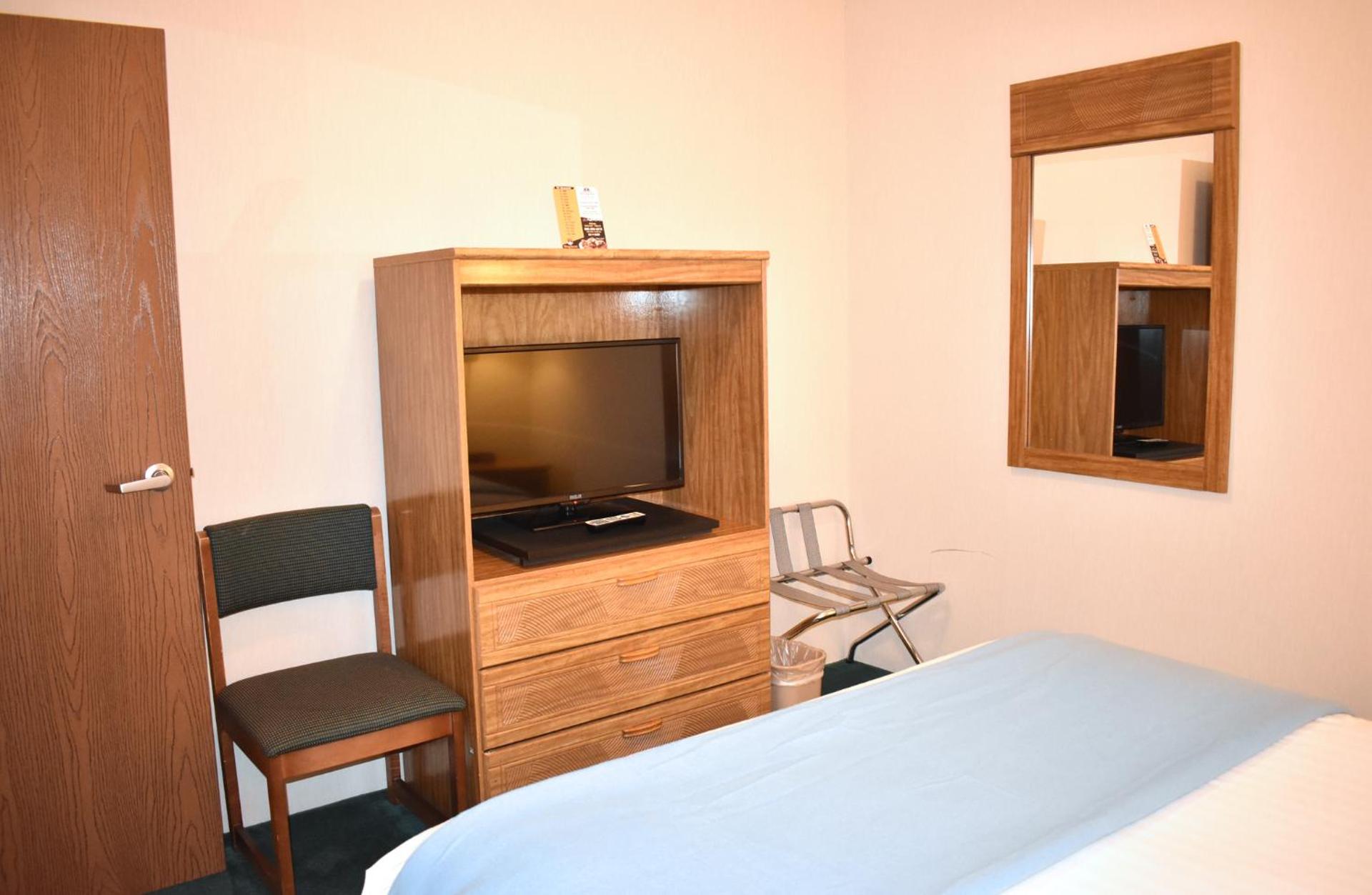 Americas Best Value Inn & Suites - Tahquamenon Country