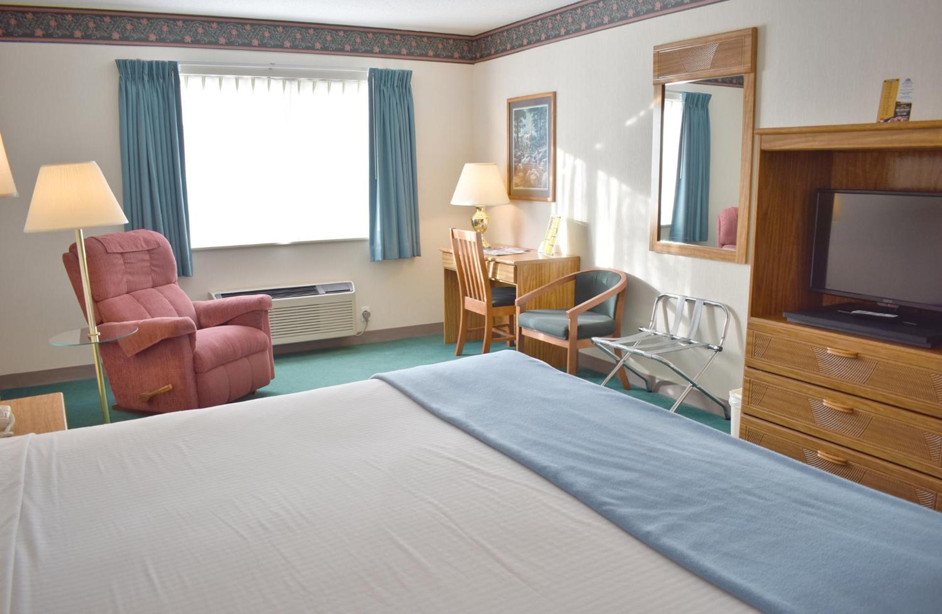 Americas Best Value Inn & Suites - Tahquamenon Country