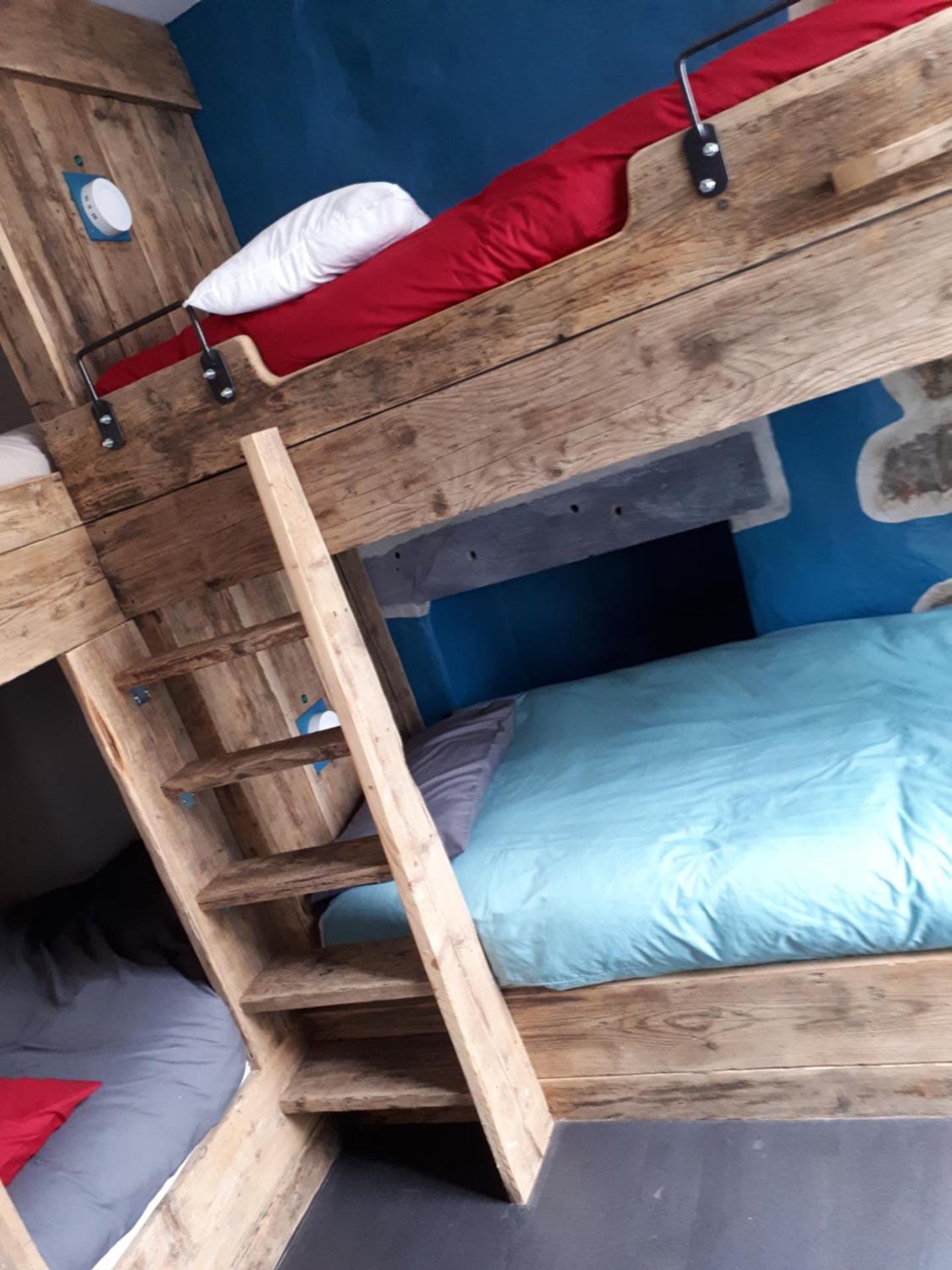 Ty Glyndwr Bunkhouse, Bar and cafe