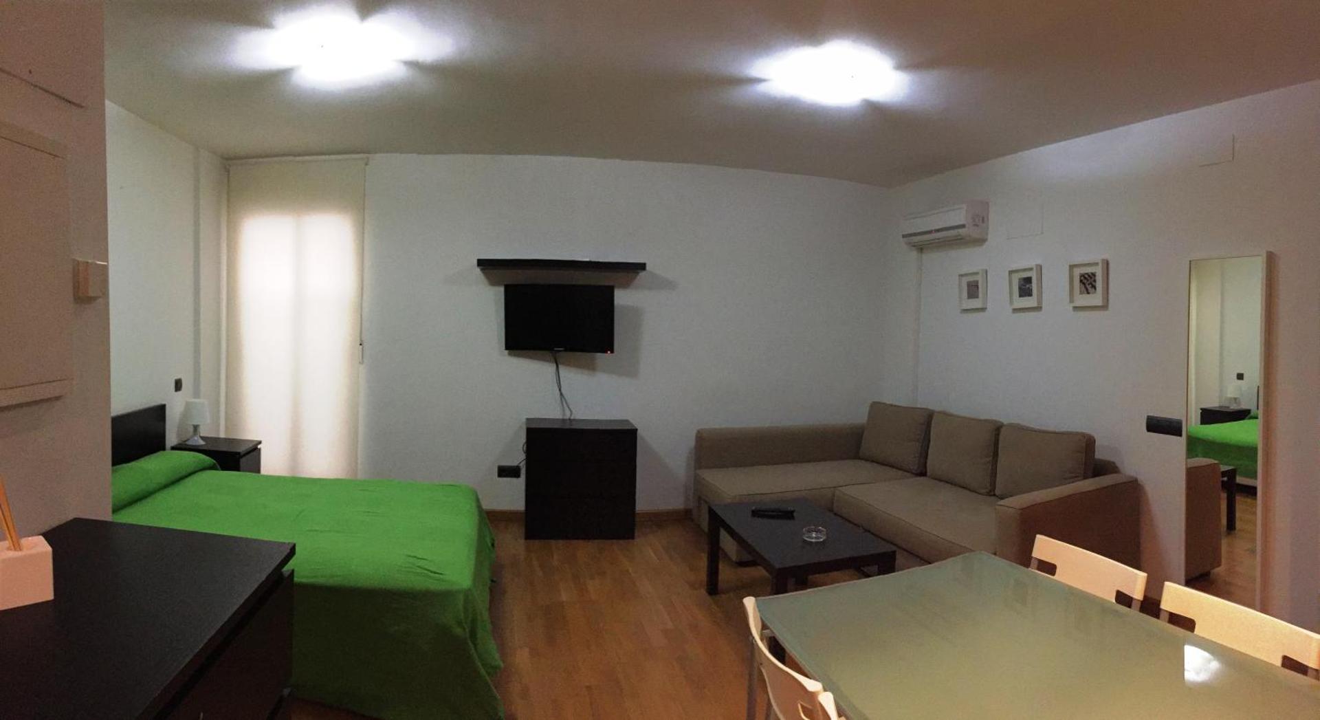 Studio (2 Adults + 2 Children)